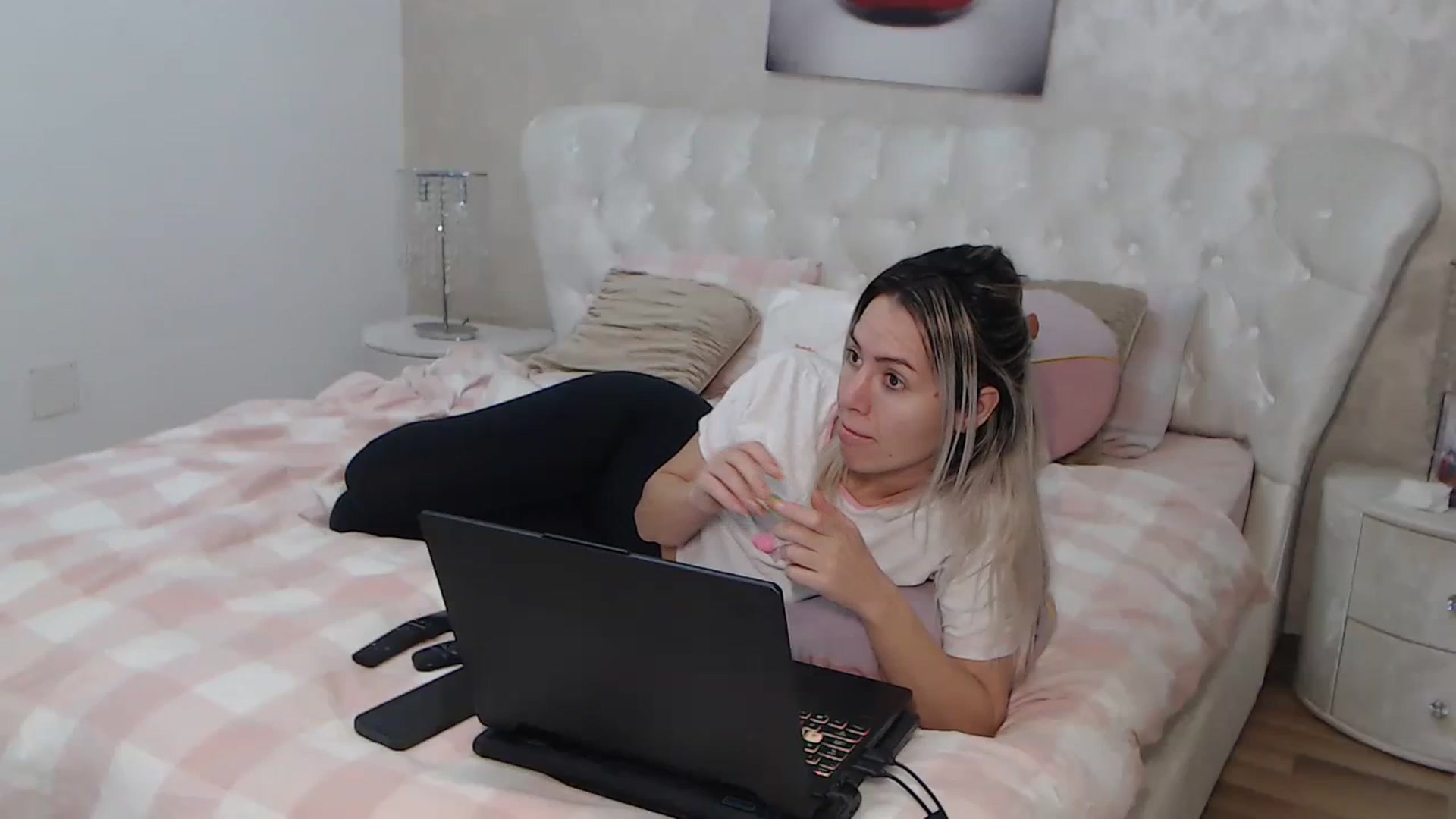 Gallery image thumbnail from BlondeeFairy's myfreecams stream on, 01/09/2024, 20:59 image 9 of 20