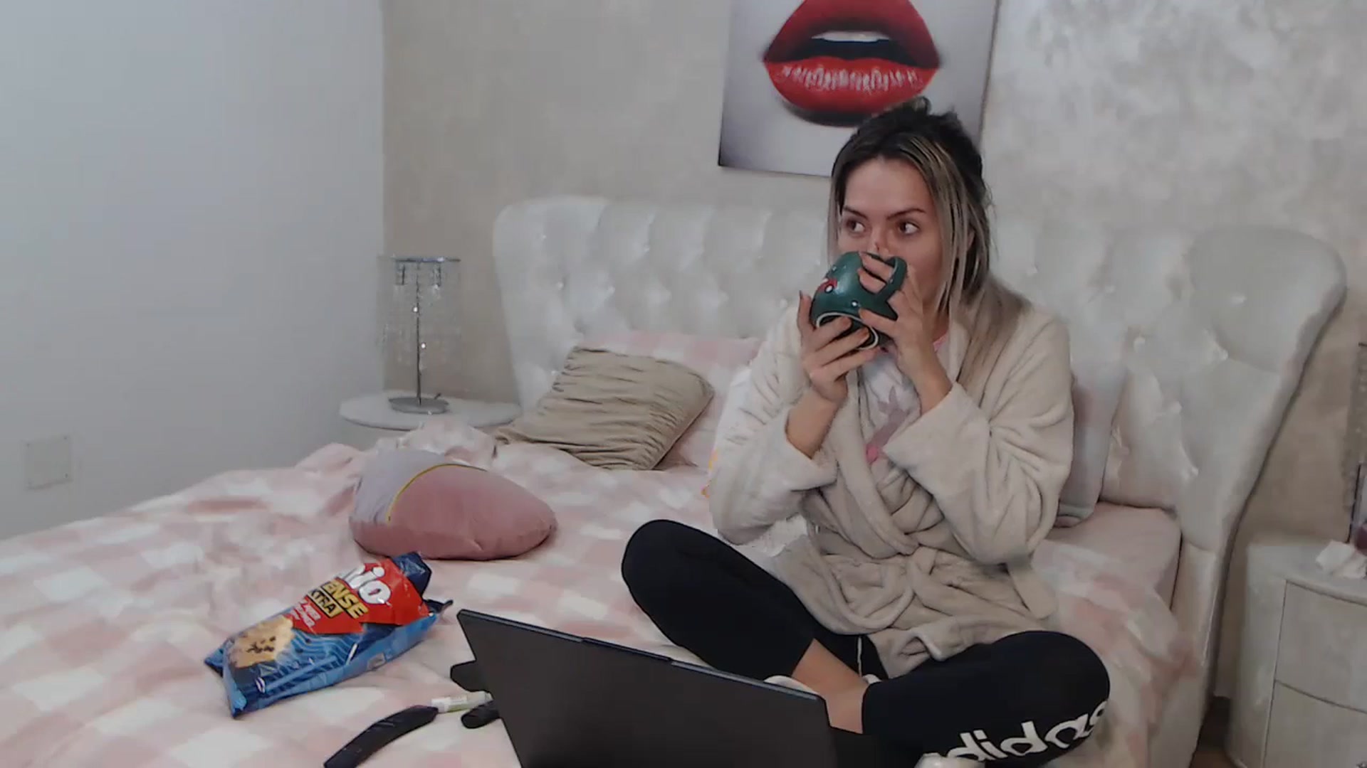 Gallery image thumbnail from BlondeeFairy's myfreecams stream on, 01/09/2024, 20:59 image 19 of 20