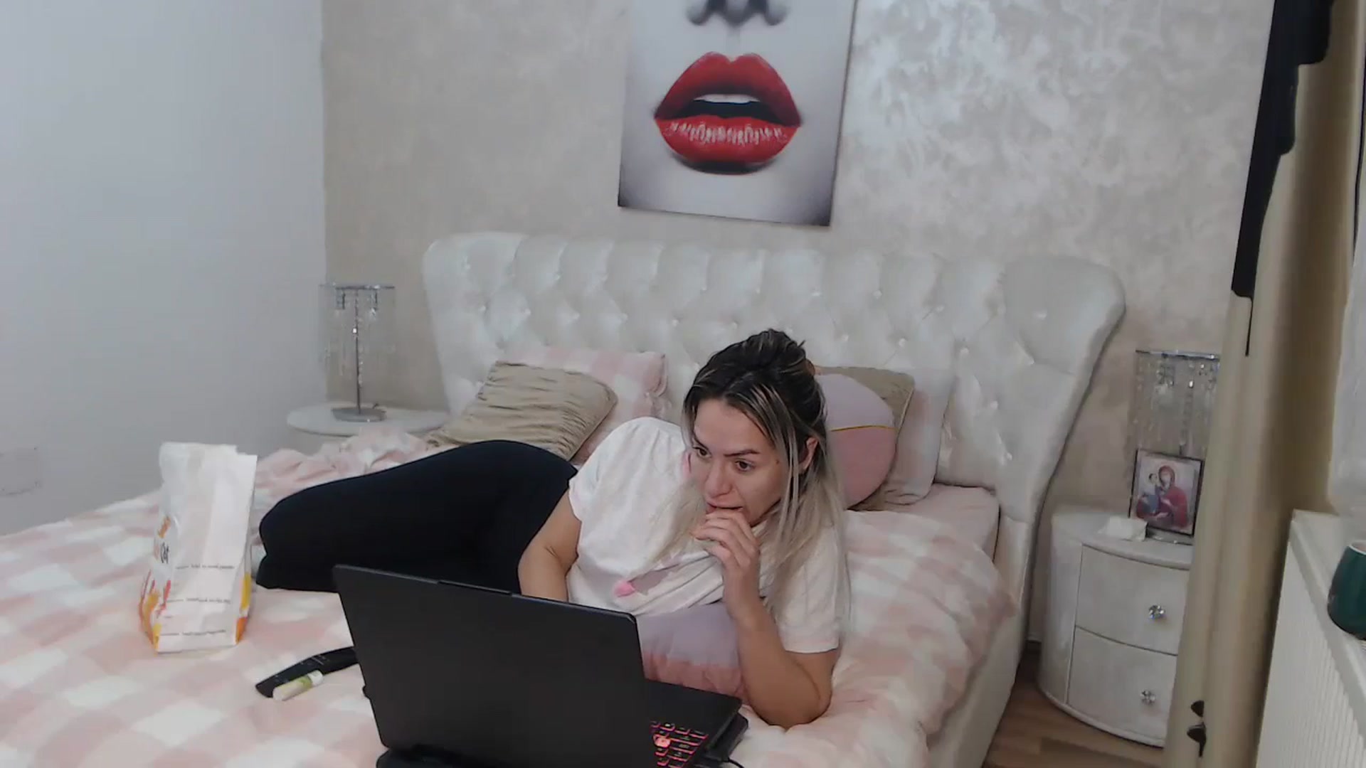 Gallery image thumbnail from BlondeeFairy's myfreecams stream on, 01/09/2024, 20:59 image 3 of 20