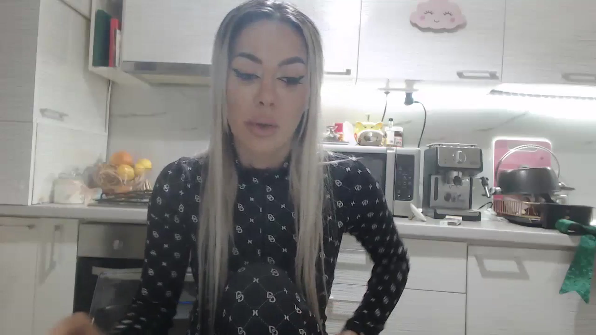 Gallery image thumbnail from BlondeeFairy's myfreecams stream on, 01/10/2024, 21:08 image 7 of 20
