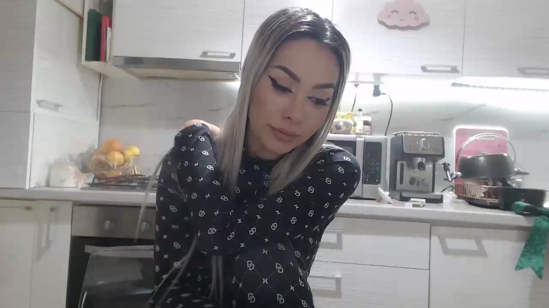 Gallery image thumbnail from BlondeeFairy's myfreecams stream on, 01/10/2024, 21:08 image 6 of 20