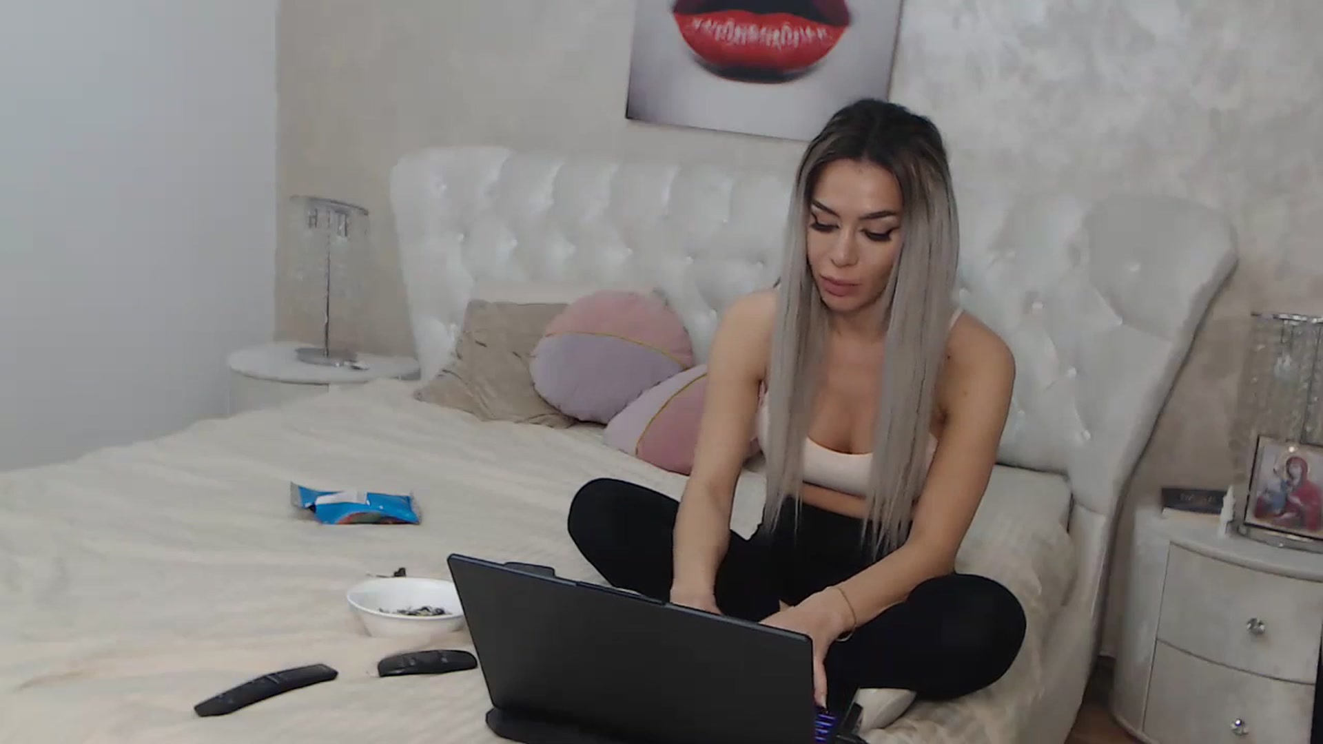 Gallery image thumbnail from BlondeeFairy's myfreecams stream on, 02/05/2024, 21:07 image 10 of 20