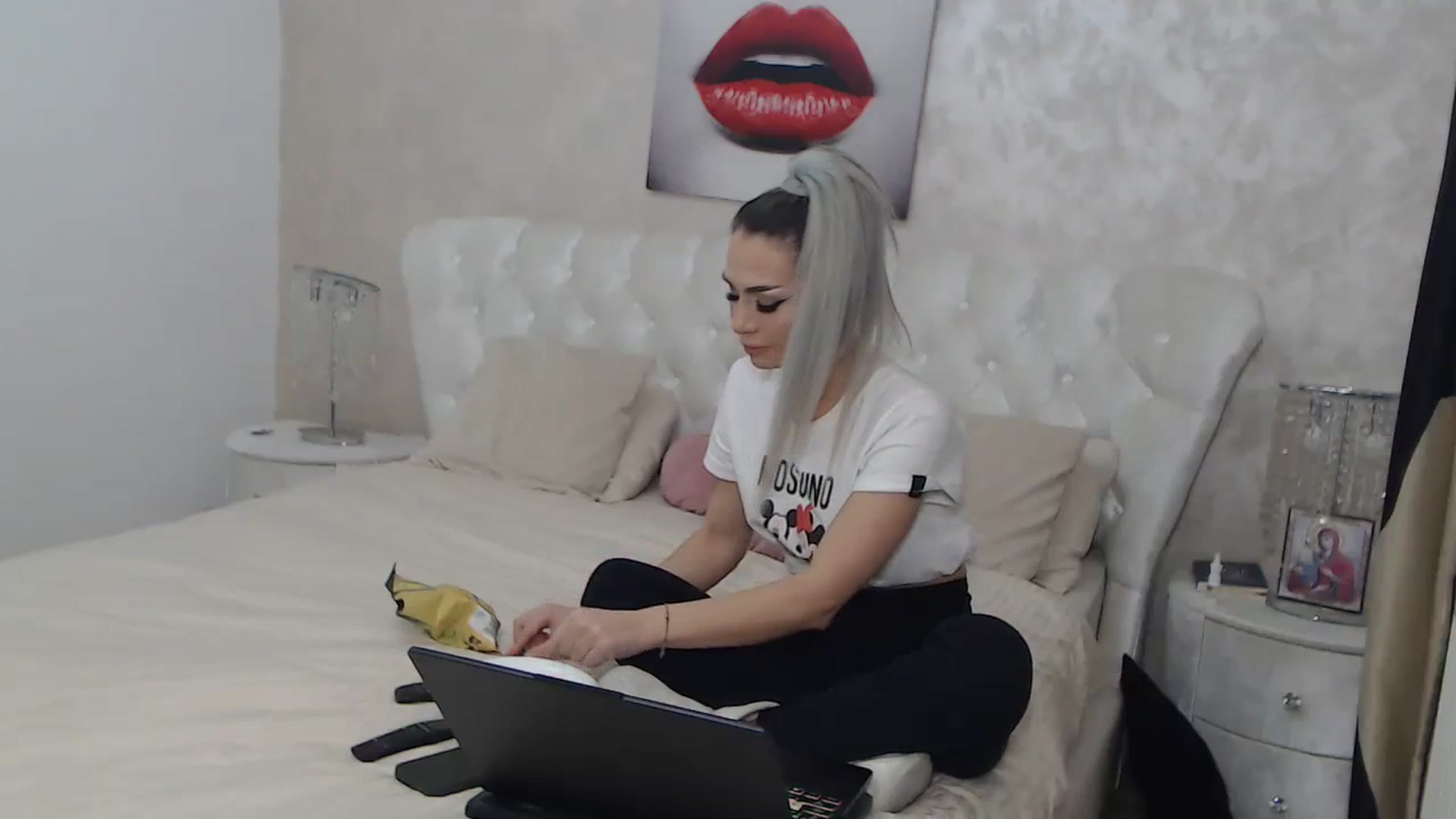 Gallery image thumbnail from BlondeeFairy's myfreecams stream on, 02/07/2024, 21:03 image 12 of 20