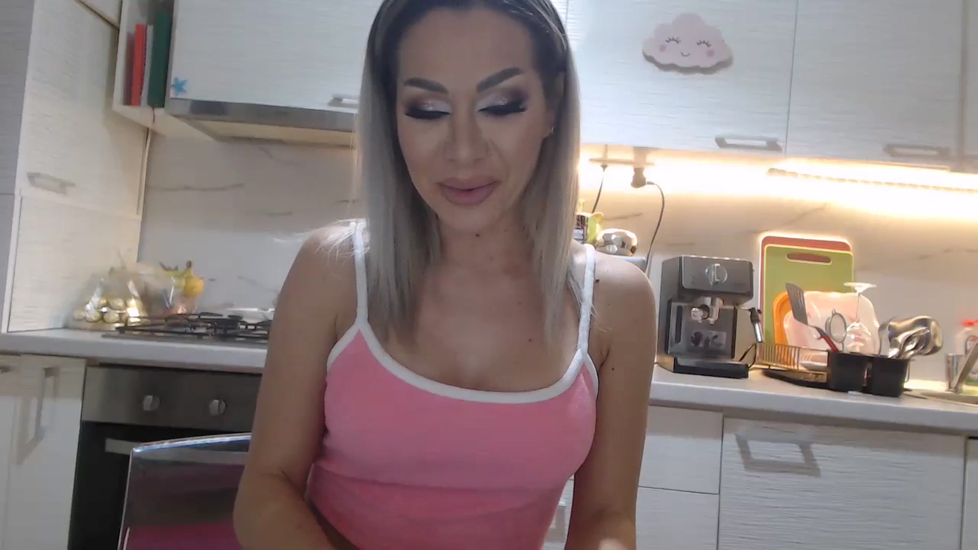 Gallery image thumbnail from BlondeeFairy's myfreecams stream on, 02/22/2024, 21:01 image 2 of 20