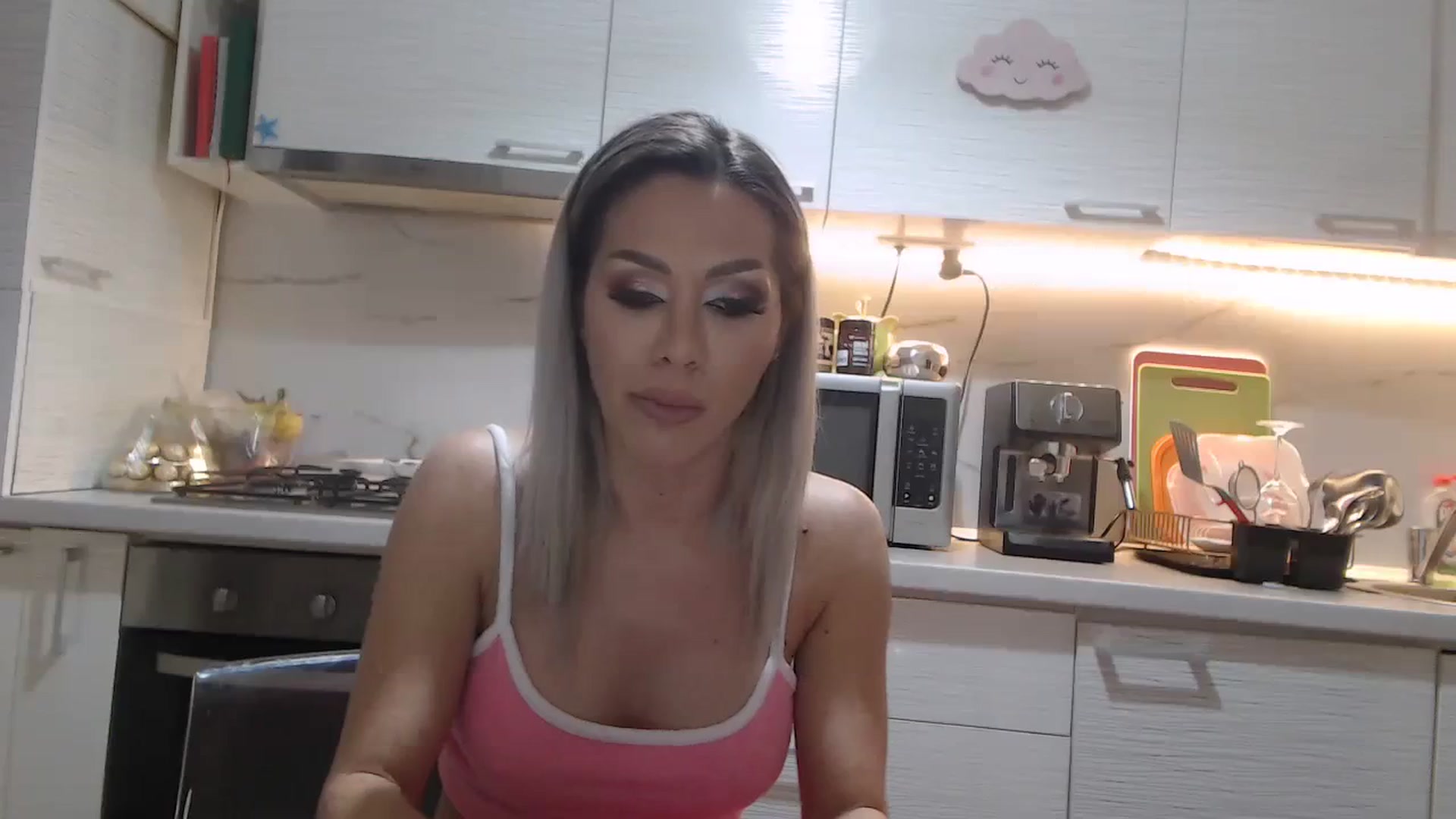 Gallery image thumbnail from BlondeeFairy's myfreecams stream on, 02/22/2024, 21:01 image 11 of 20