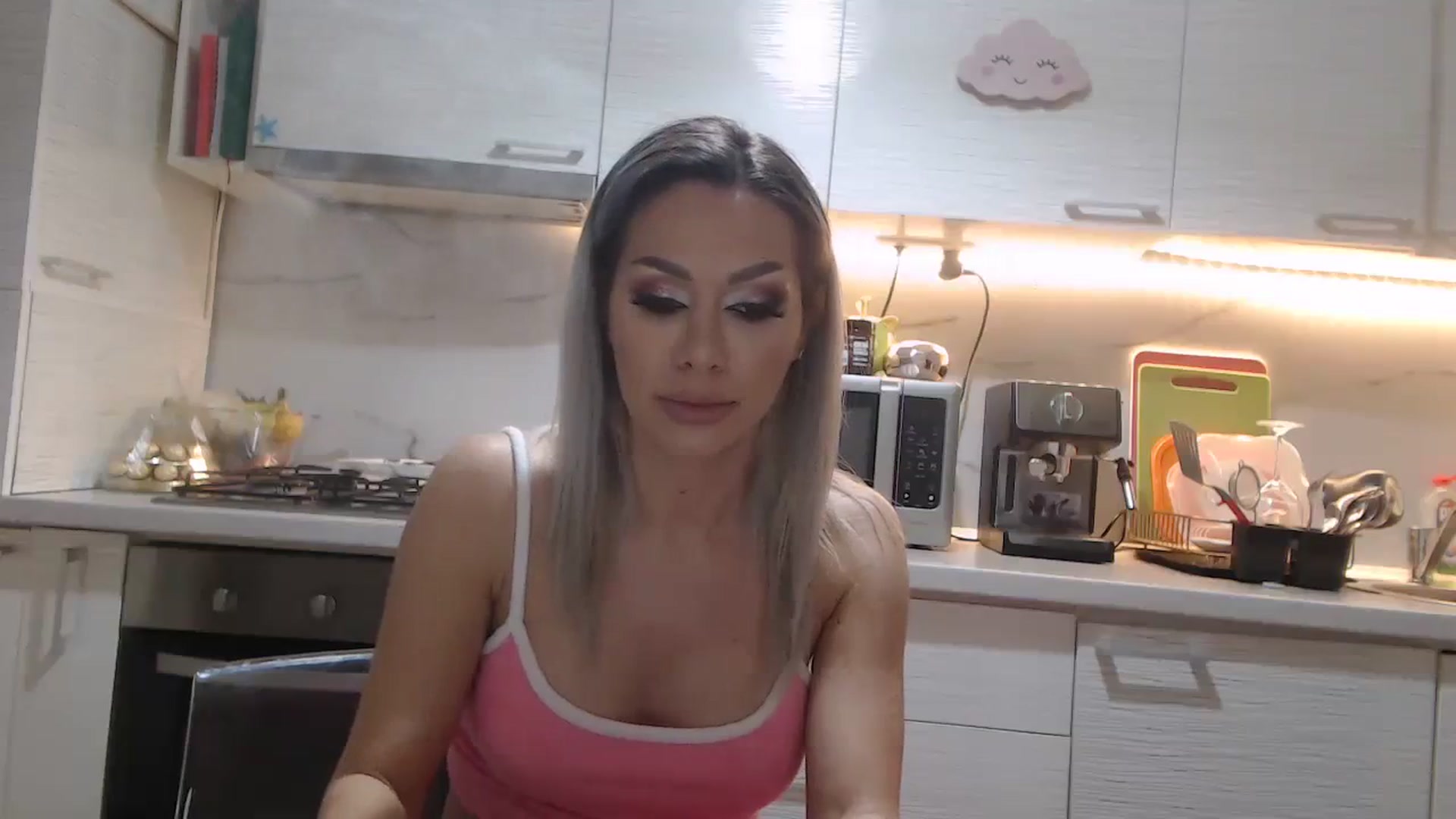Gallery image thumbnail from BlondeeFairy's myfreecams stream on, 02/22/2024, 21:01 image 13 of 20