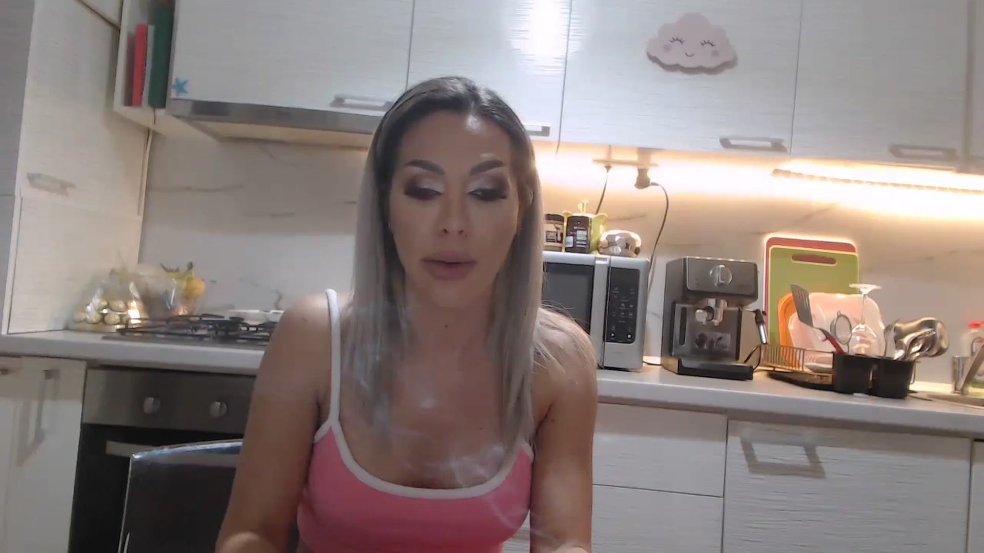 Gallery image thumbnail from BlondeeFairy's myfreecams stream on, 02/22/2024, 21:01 image 12 of 20