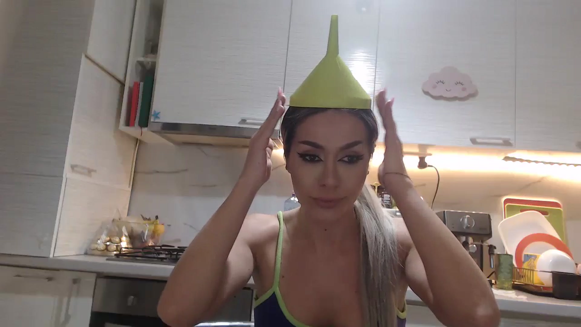 Gallery image thumbnail from BlondeeFairy's myfreecams stream on, 02/23/2024, 20:53 image 13 of 20
