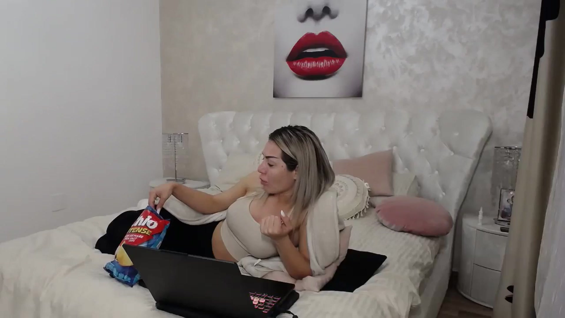 Gallery image thumbnail from BlondeeFairy's myfreecams stream on, 05/14/2024, 19:58 image 20 of 20