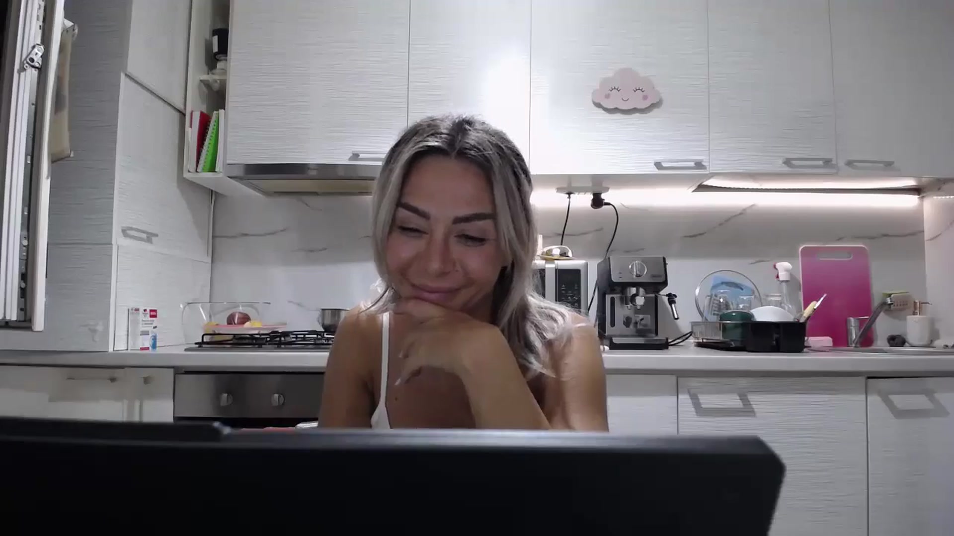 Gallery image thumbnail from BlondeeFairy's myfreecams stream on, 07/12/2024, 20:38 image 20 of 20