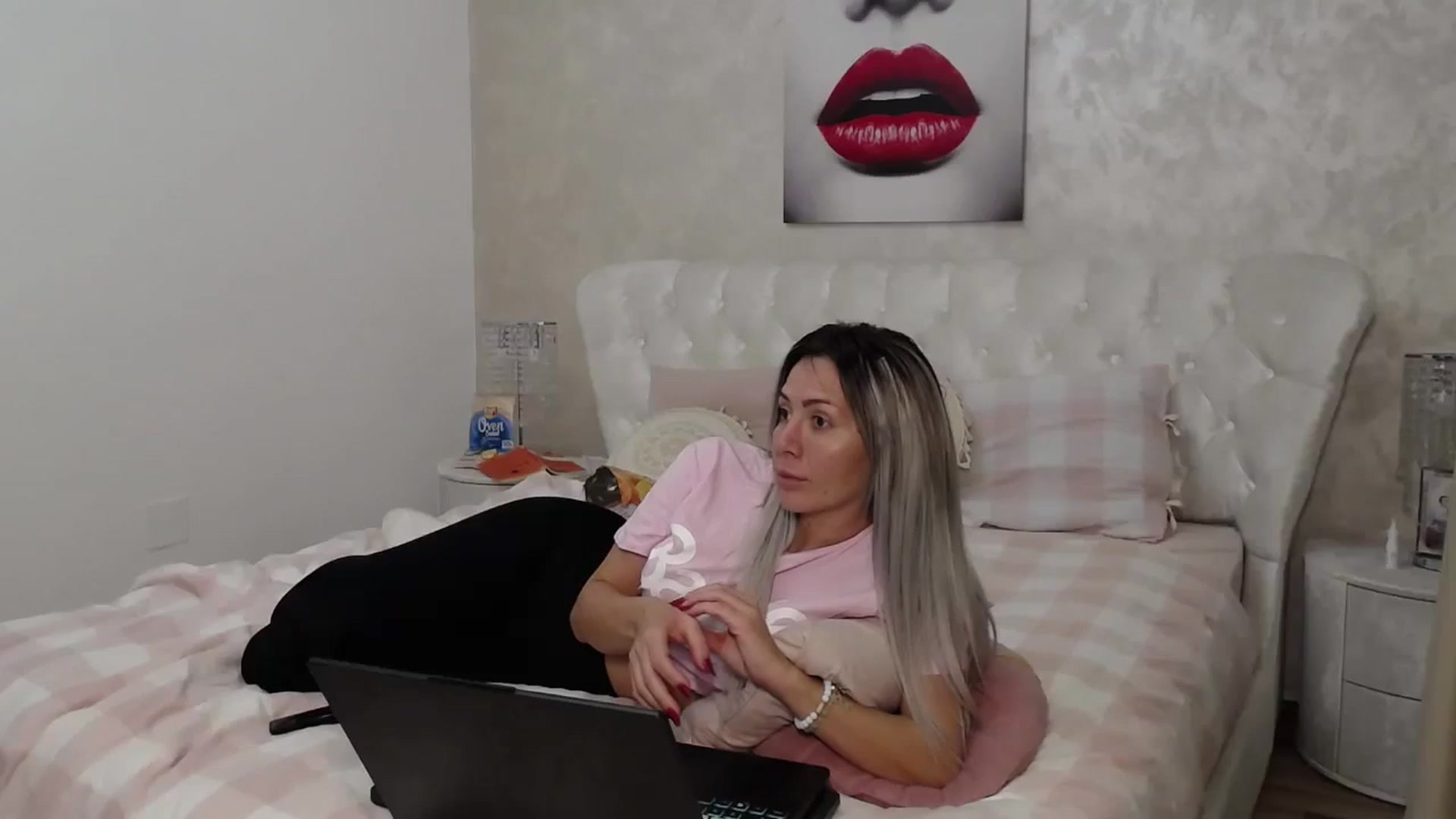 Gallery image thumbnail from BlondeeFairy's myfreecams stream on, 10/15/2024, 20:01 image 16 of 20