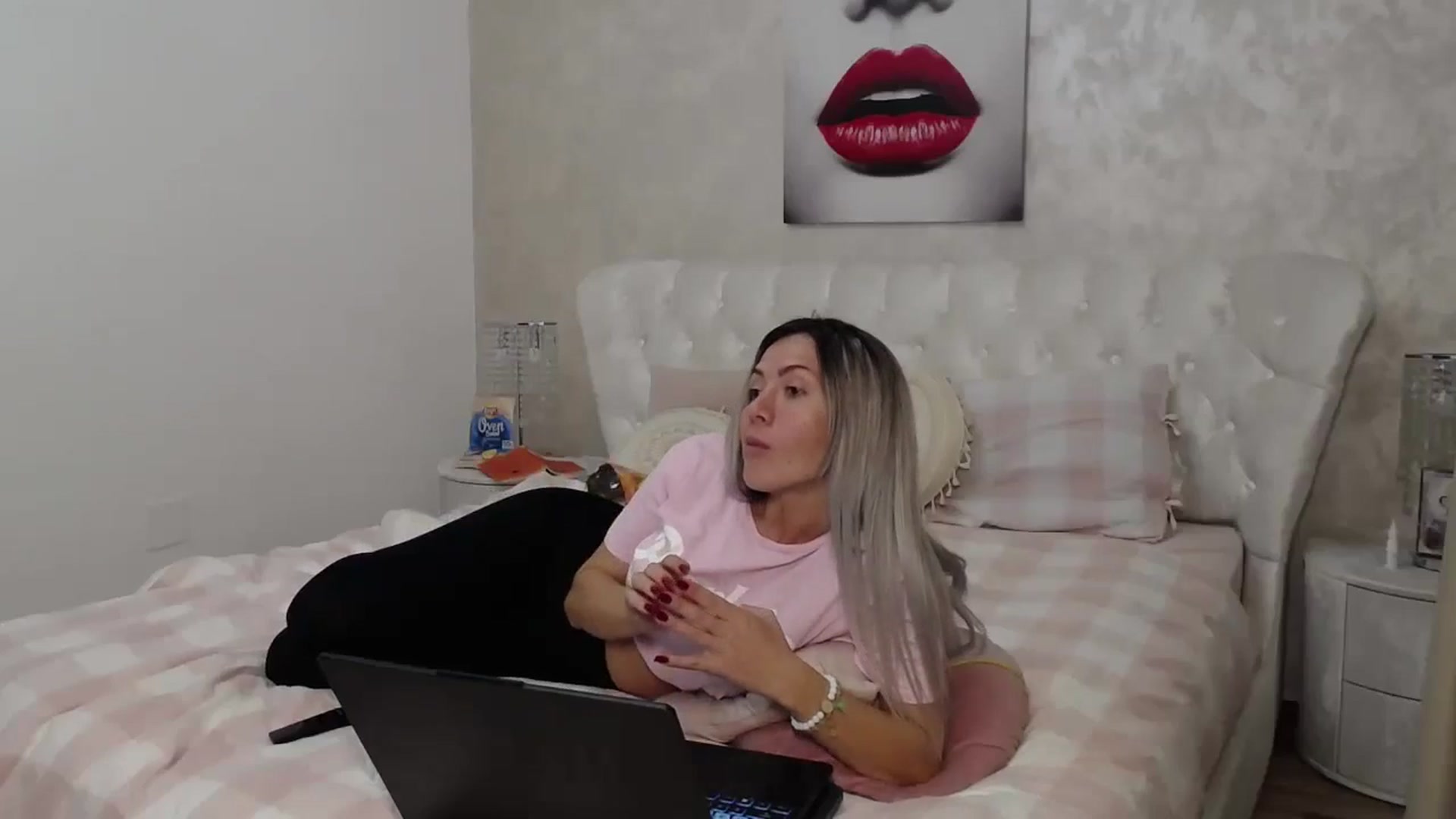 Gallery image thumbnail from BlondeeFairy's myfreecams stream on, 10/15/2024, 20:01 image 9 of 20