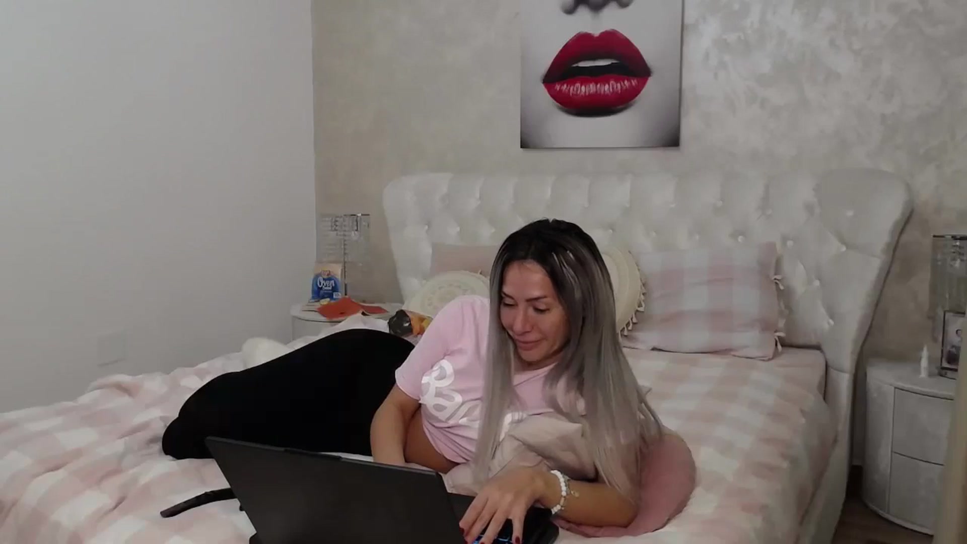 Gallery image thumbnail from BlondeeFairy's myfreecams stream on, 10/15/2024, 20:01 image 18 of 20