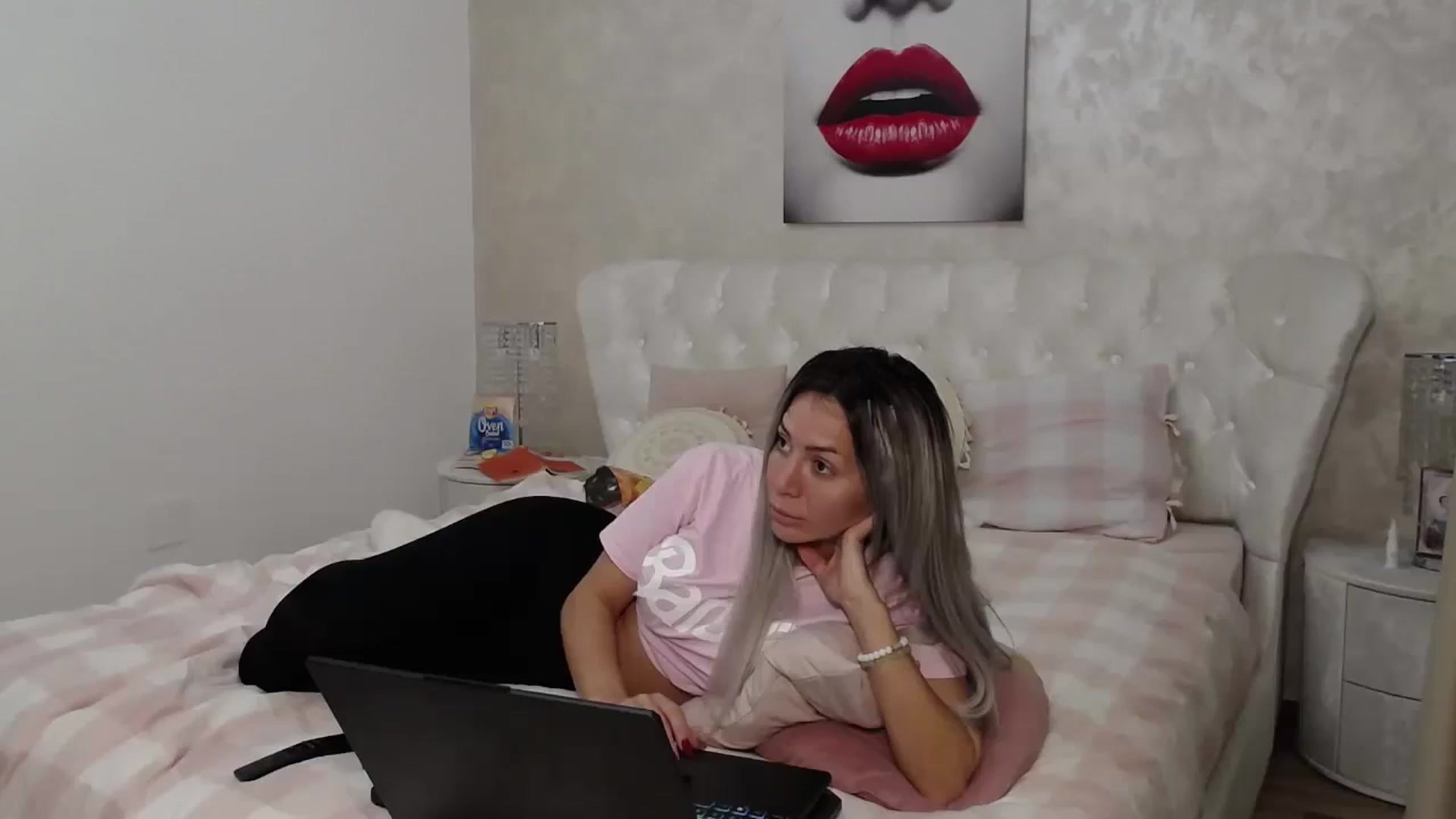 Gallery image thumbnail from BlondeeFairy's myfreecams stream on, 10/15/2024, 20:01 image 17 of 20