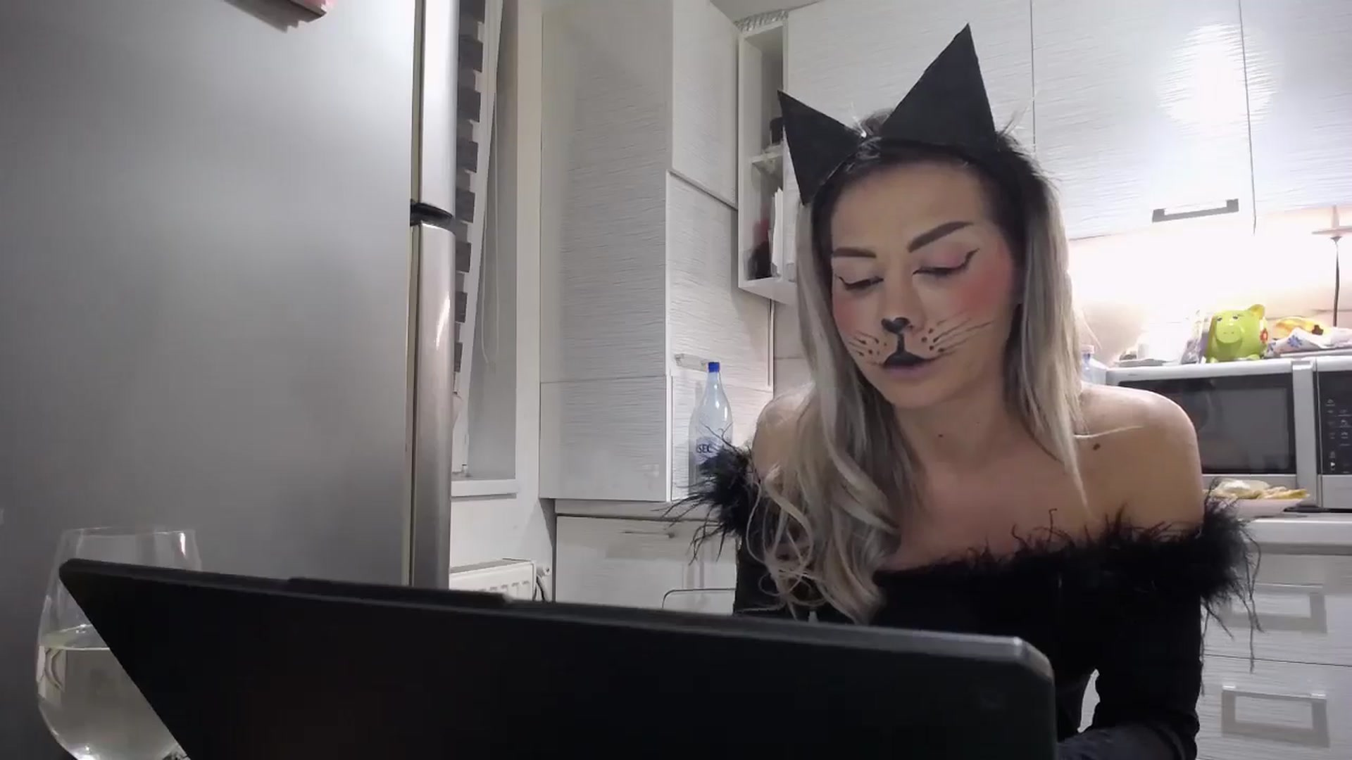 Gallery image thumbnail from BlondeeFairy's myfreecams stream on, 10/31/2024, 20:01 image 19 of 20