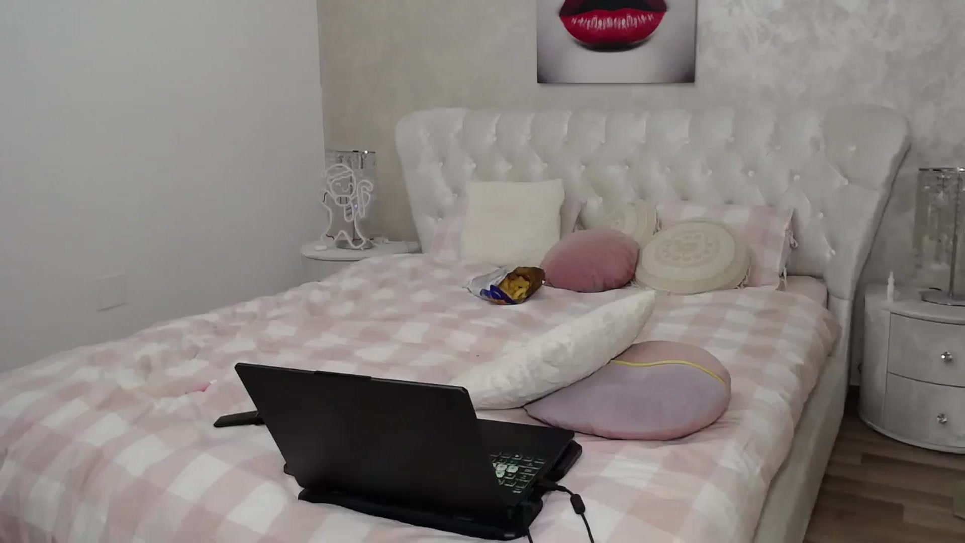 Gallery image thumbnail from BlondeeFairy's myfreecams stream on, 11/28/2024, 20:40 image 15 of 20