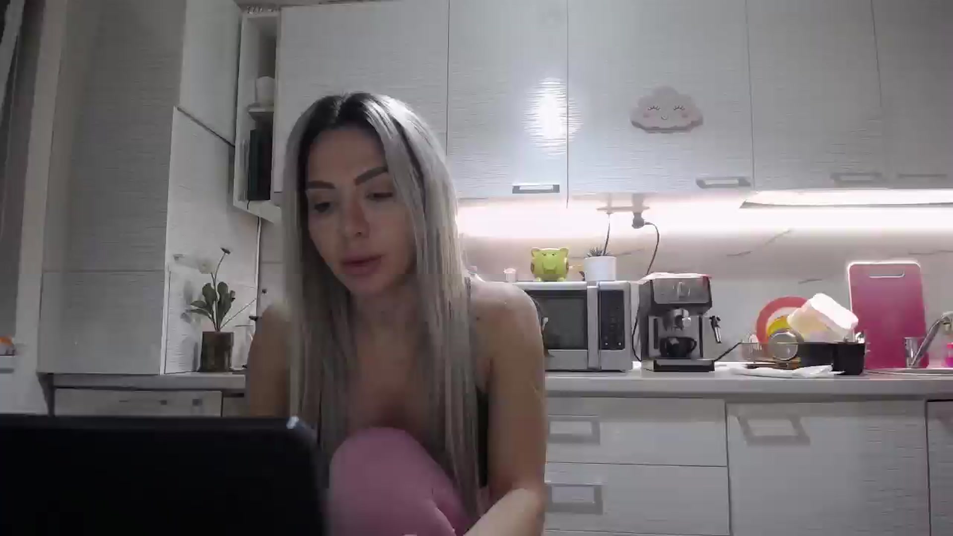 Gallery image thumbnail from BlondeeFairy's myfreecams stream on, 03/07/2025, 21:19 image 16 of 20