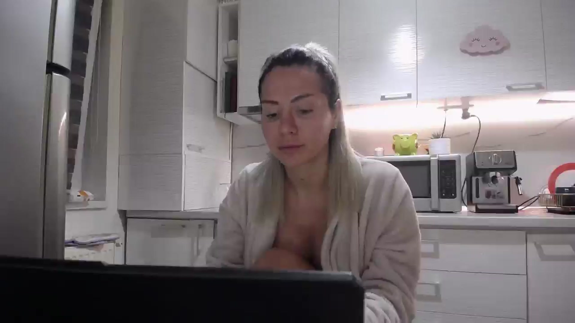 Gallery image thumbnail from BlondeeFairy's myfreecams stream on, 03/09/2025, 21:39 image 18 of 20