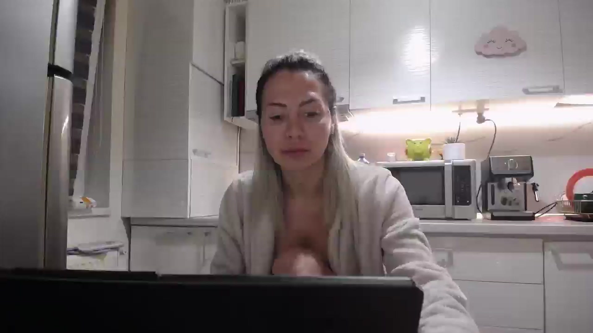 Gallery image thumbnail from BlondeeFairy's myfreecams stream on, 03/09/2025, 21:39 image 16 of 20