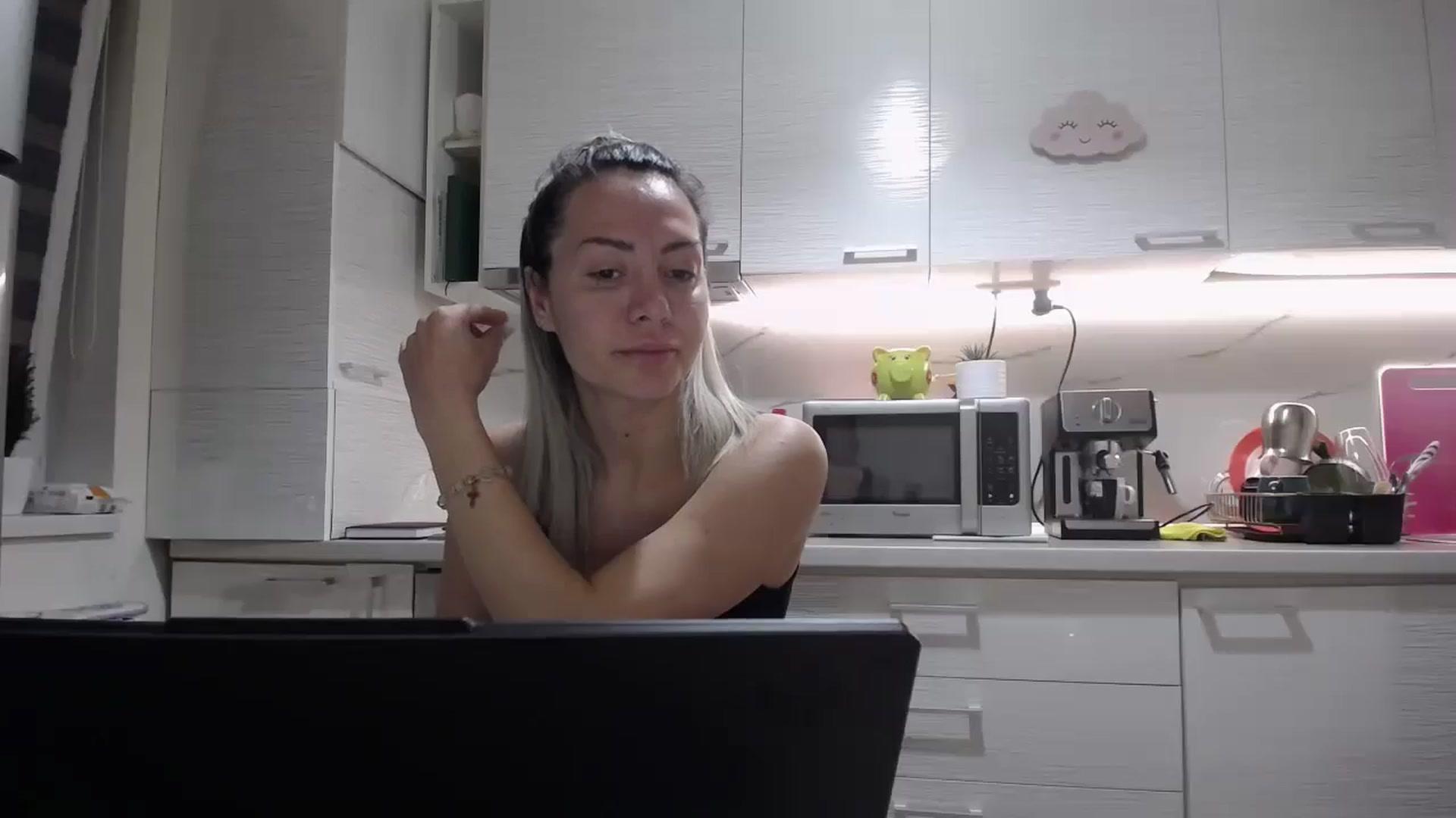 Gallery image thumbnail from BlondeeFairy's myfreecams stream on, 03/11/2025, 21:01 image 15 of 20