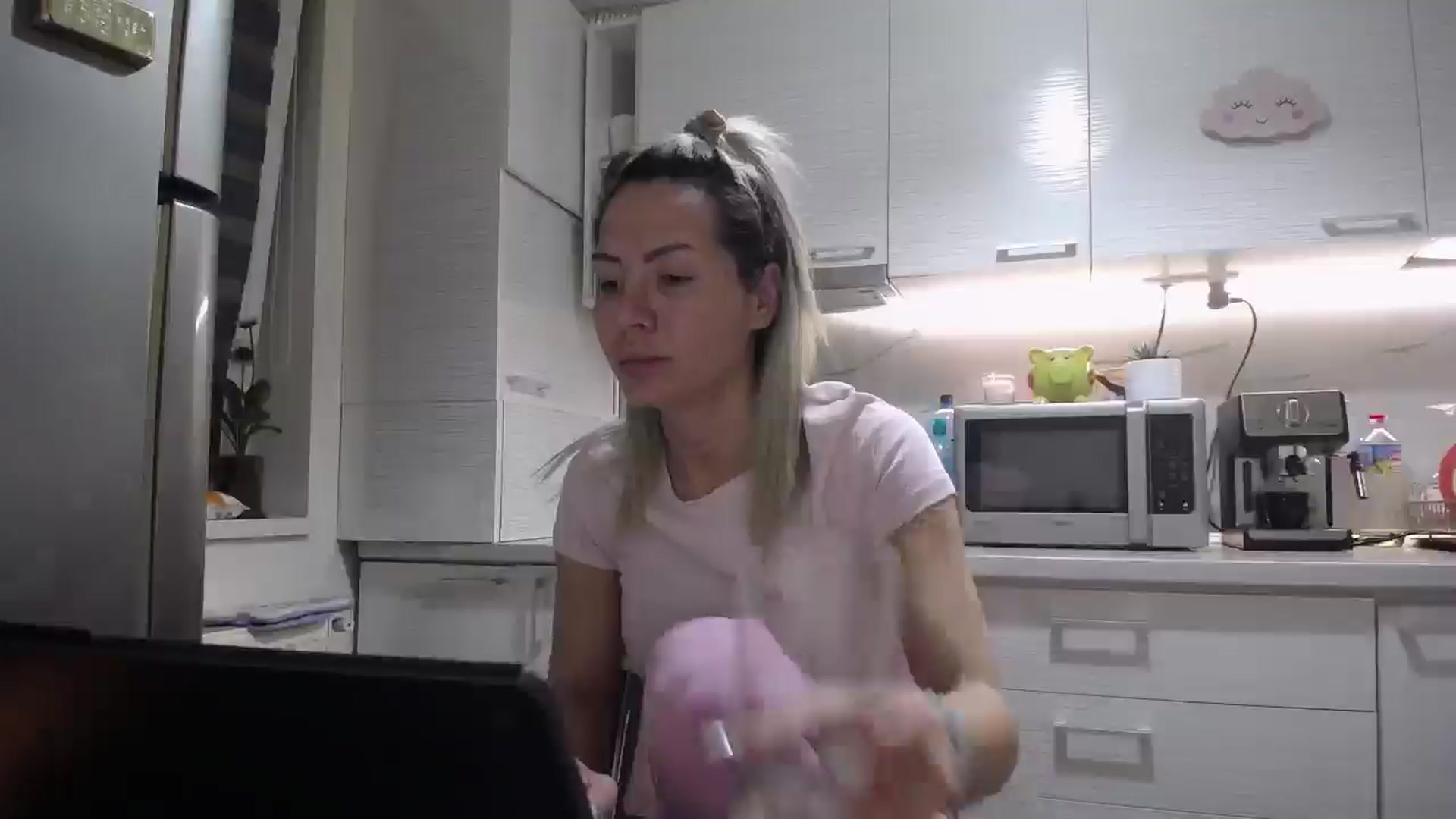 Gallery image thumbnail from BlondeeFairy's myfreecams stream on, 03/19/2025, 21:17 image 19 of 20