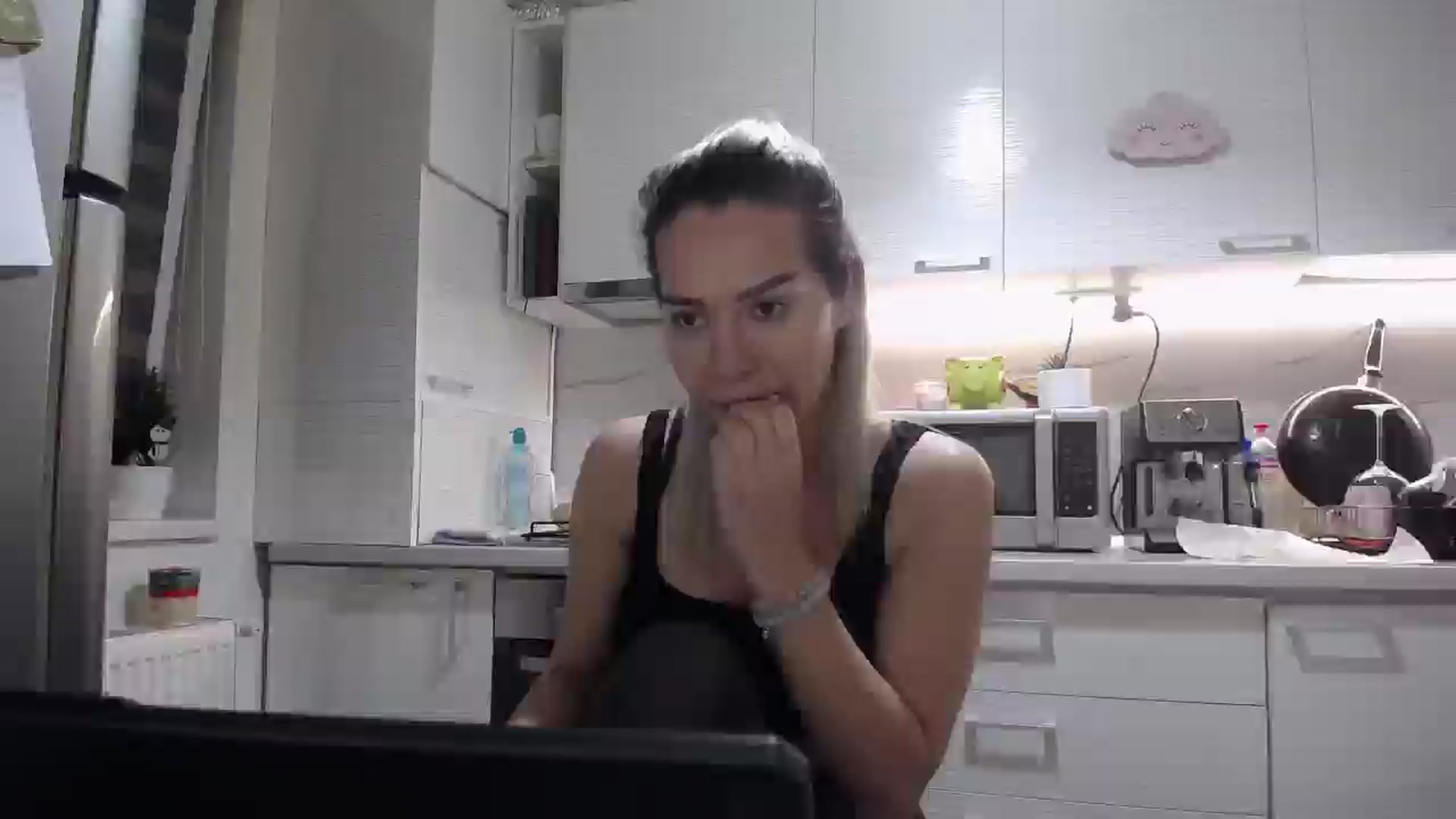 Gallery image thumbnail from BlondeeFairy's myfreecams stream on, 03/21/2025, 21:47 image 16 of 20