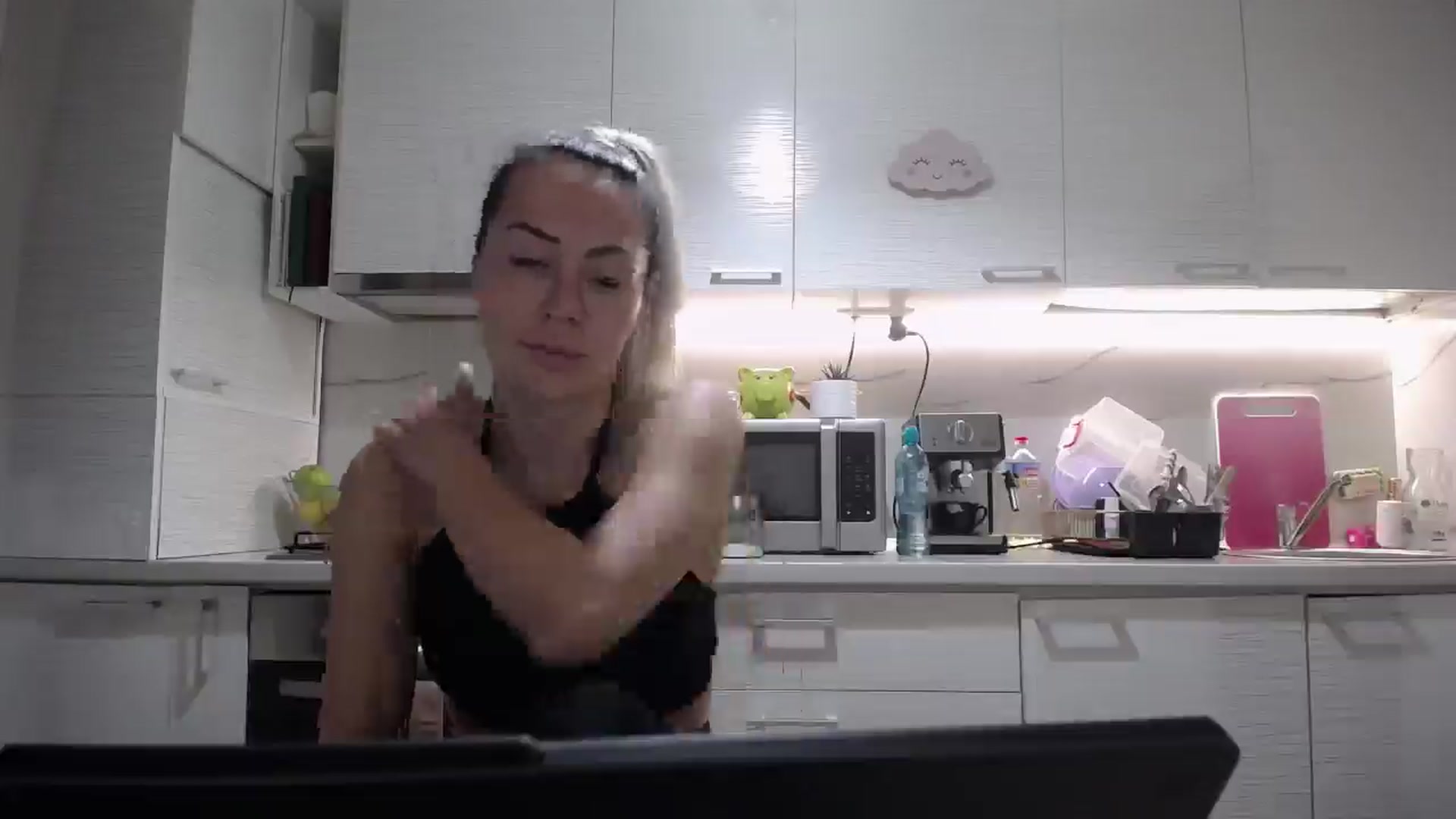 Gallery image thumbnail from BlondeeFairy's myfreecams stream on, 03/26/2025, 20:42 image 11 of 20