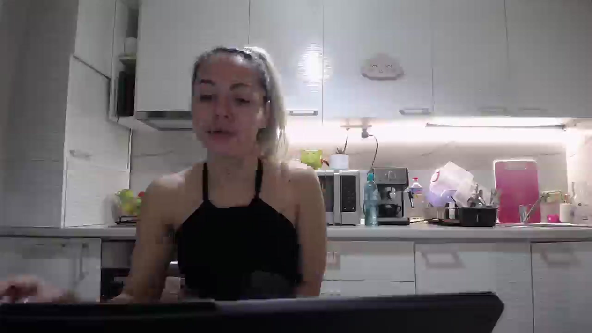 Gallery image thumbnail from BlondeeFairy's myfreecams stream on, 03/26/2025, 20:42 image 10 of 20