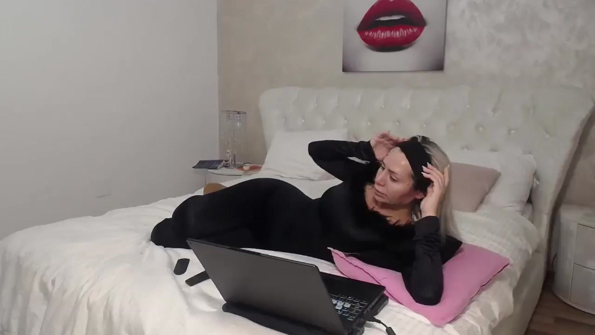 Gallery image thumbnail from BlondeeFairy's myfreecams stream on, 12/08/2025, 20:56 image 15 of 20