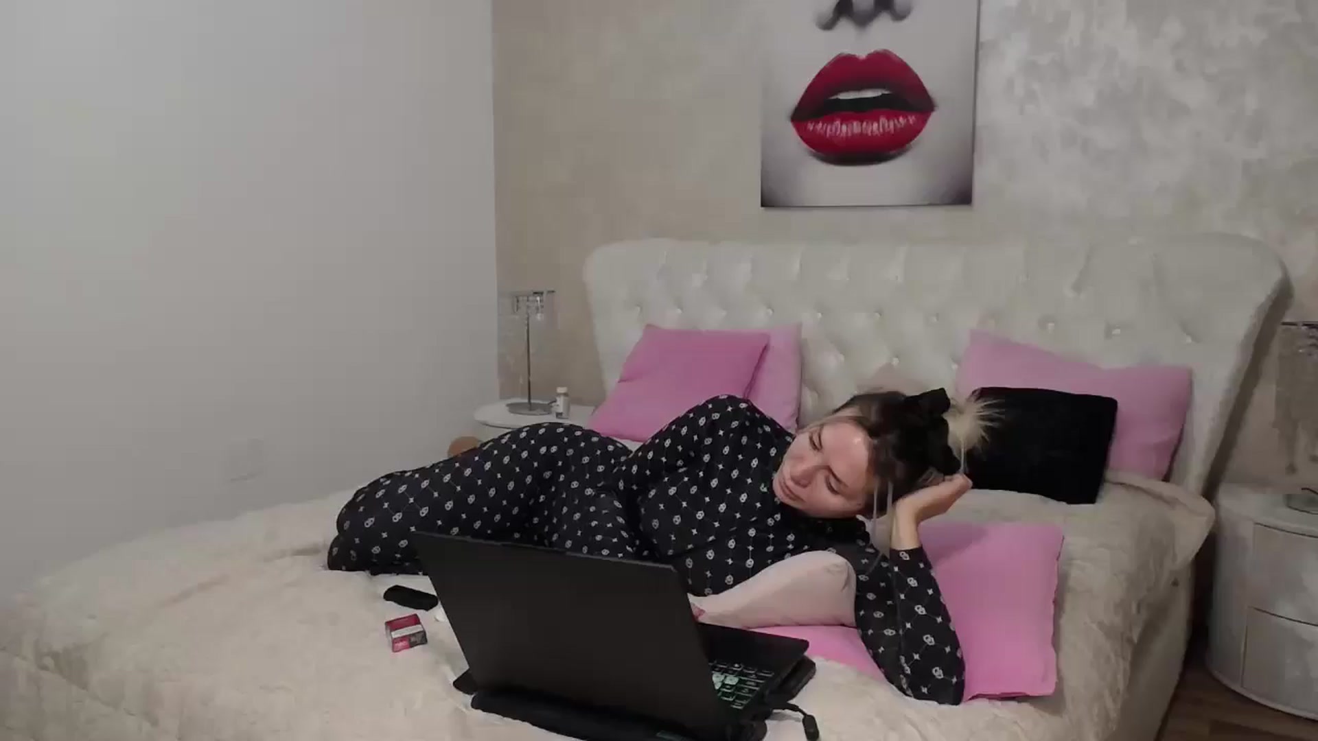 Gallery image thumbnail from BlondeeFairy's myfreecams stream on, 12/28/2025, 21:27 image 19 of 20