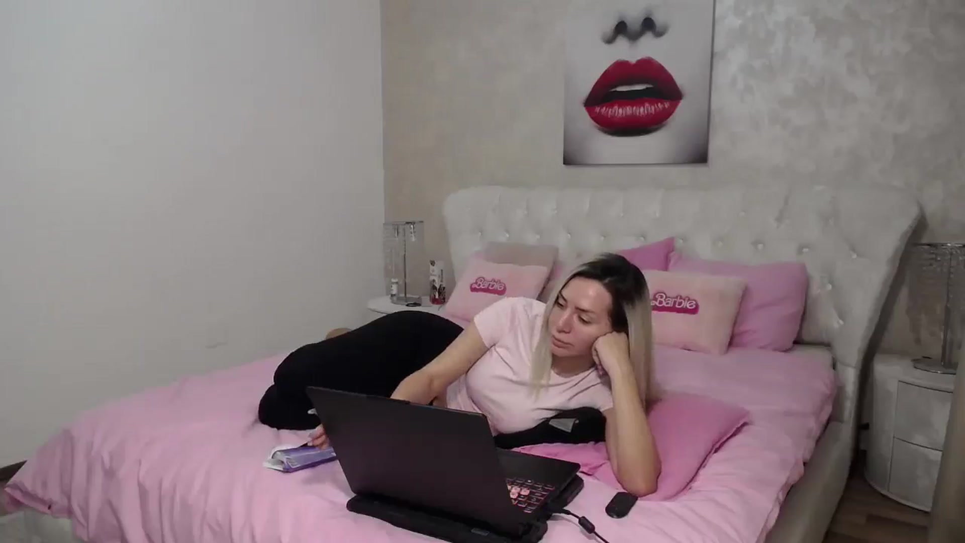 Gallery image thumbnail from BlondeeFairy's myfreecams stream on, 01/11/2026, 21:24 image 12 of 20