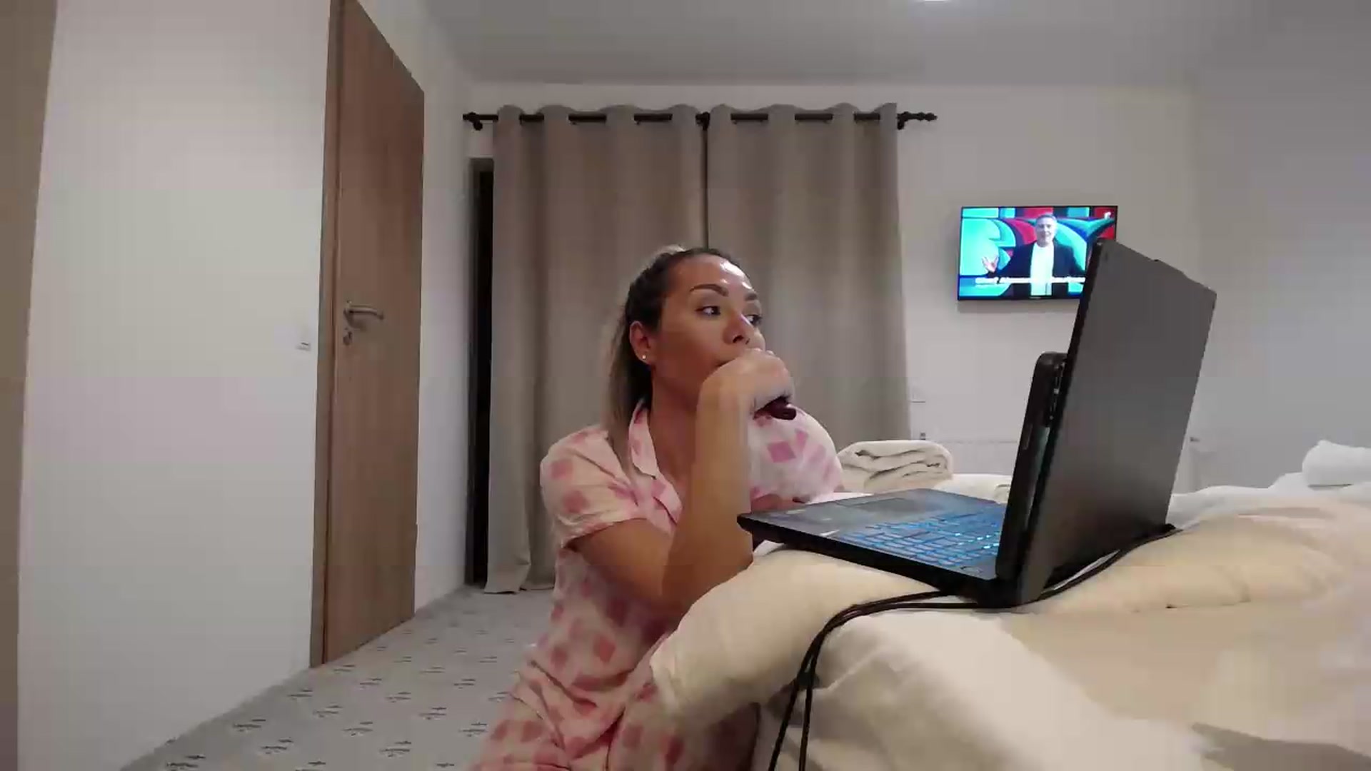 Gallery image thumbnail from BlondeeFairy's myfreecams stream on, 05/13/2026, 20:24 image 15 of 20