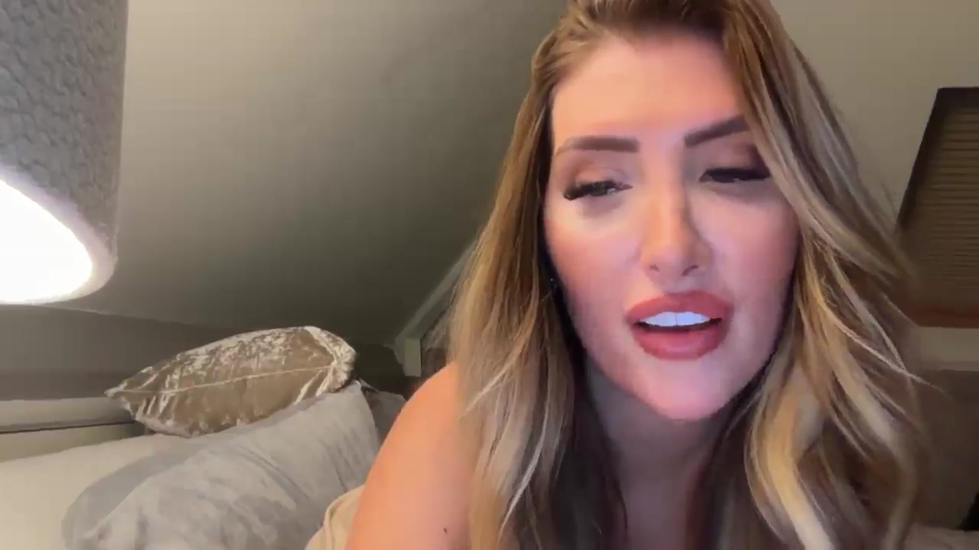 Gallery image thumbnail from Blondemummy95's myfreecams stream on, 08/21/2025, 21:01 image 20 of 20