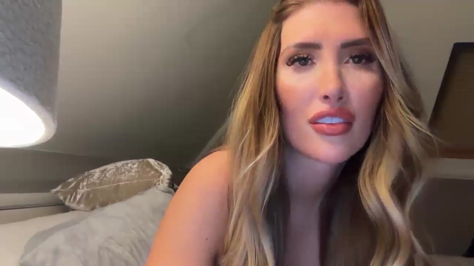 Gallery image thumbnail from Blondemummy95's myfreecams stream on, 08/21/2025, 21:01 image 10 of 20