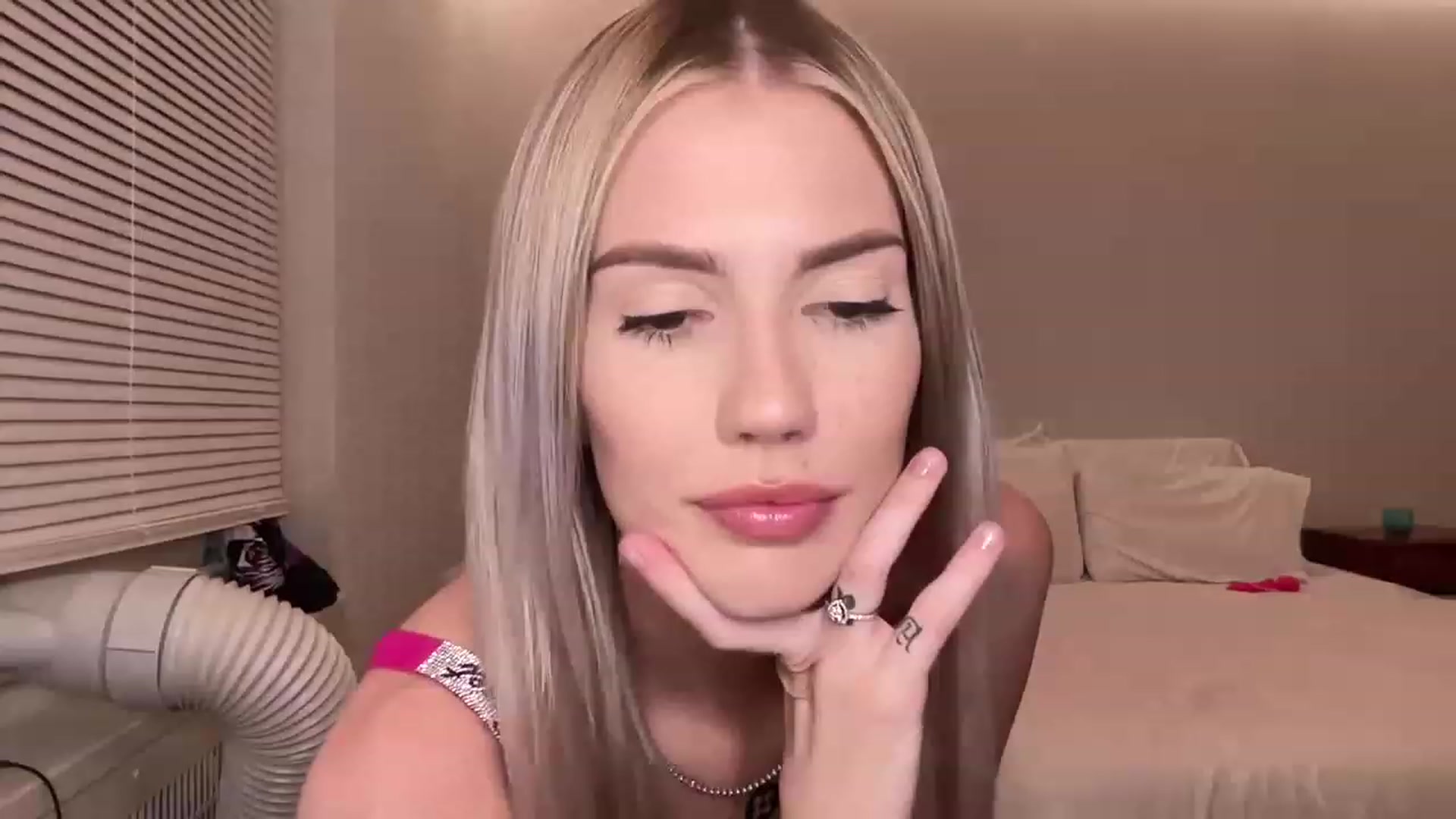 Gallery image thumbnail from Blondexbarbie's myfreecams stream on, 08/14/2023, 04:30 image 13 of 20