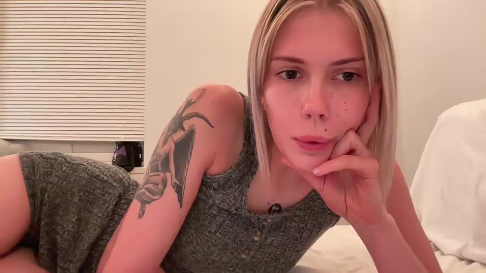 Gallery image thumbnail from Blondexbarbie's myfreecams stream on, 08/19/2023, 03:48 image 15 of 20