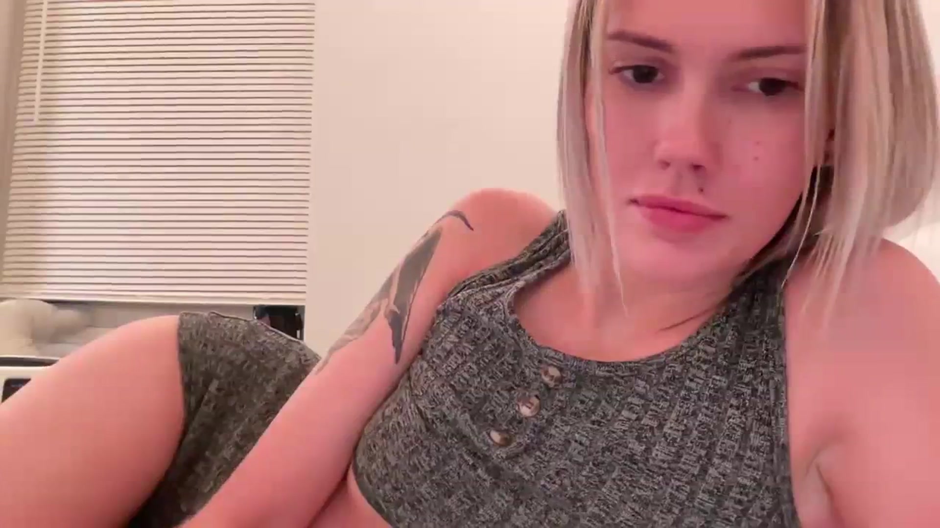Gallery image thumbnail from Blondexbarbie's myfreecams stream on, 08/19/2023, 03:48 image 18 of 20