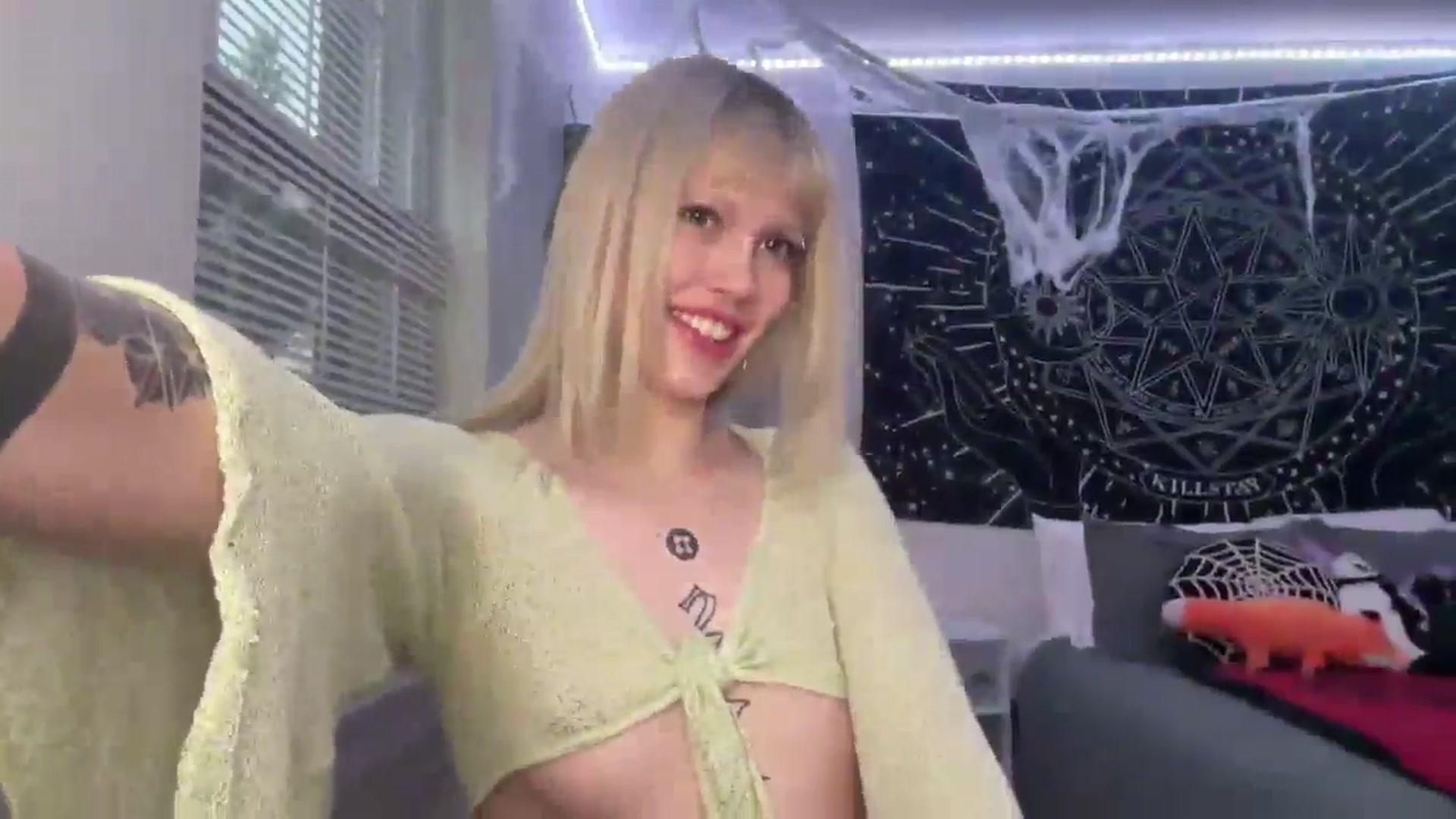 Gallery image thumbnail from Blondexbarbie's myfreecams stream on, 11/12/2024, 22:06 image 15 of 20