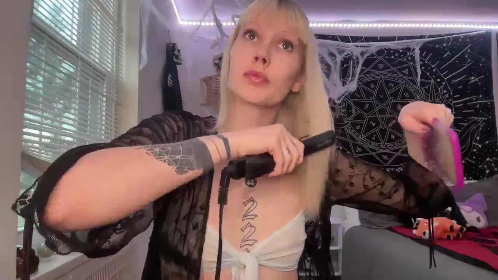 Gallery image thumbnail from Blondexbarbie's myfreecams stream on, 11/13/2024, 21:41 image 3 of 20