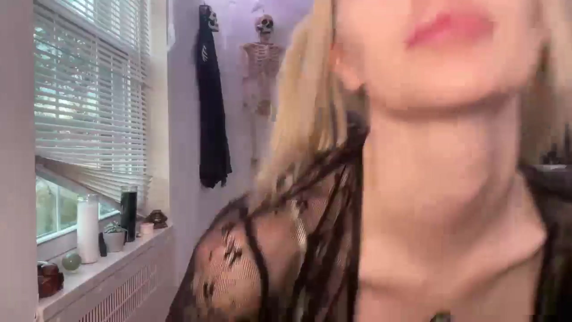 Gallery image thumbnail from Blondexbarbie's myfreecams stream on, 11/13/2024, 21:41 image 13 of 20