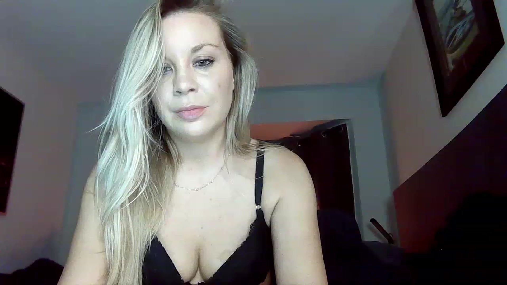 Gallery image thumbnail from Blondgrllexi's myfreecams stream on, 11/23/2022, 10:07 image 14 of 20