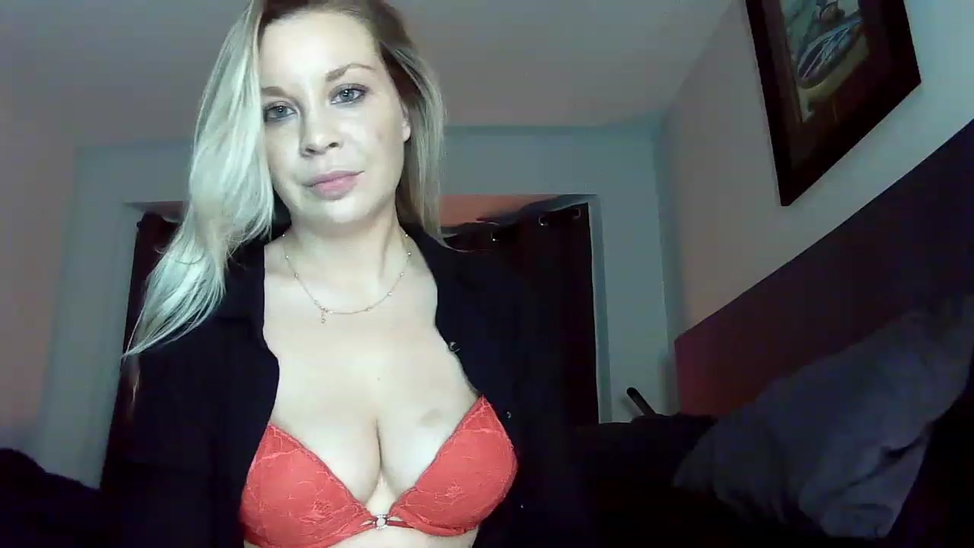 Gallery image thumbnail from Blondgrllexi's myfreecams stream on, 11/24/2022, 08:27 image 16 of 20
