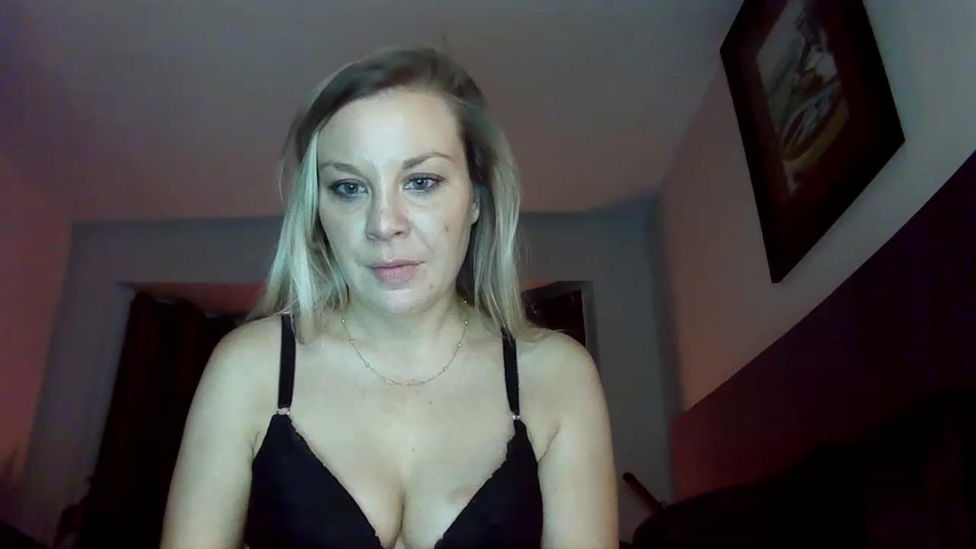 Gallery image thumbnail from Blondgrllexi's myfreecams stream on, 11/25/2022, 07:45 image 10 of 20