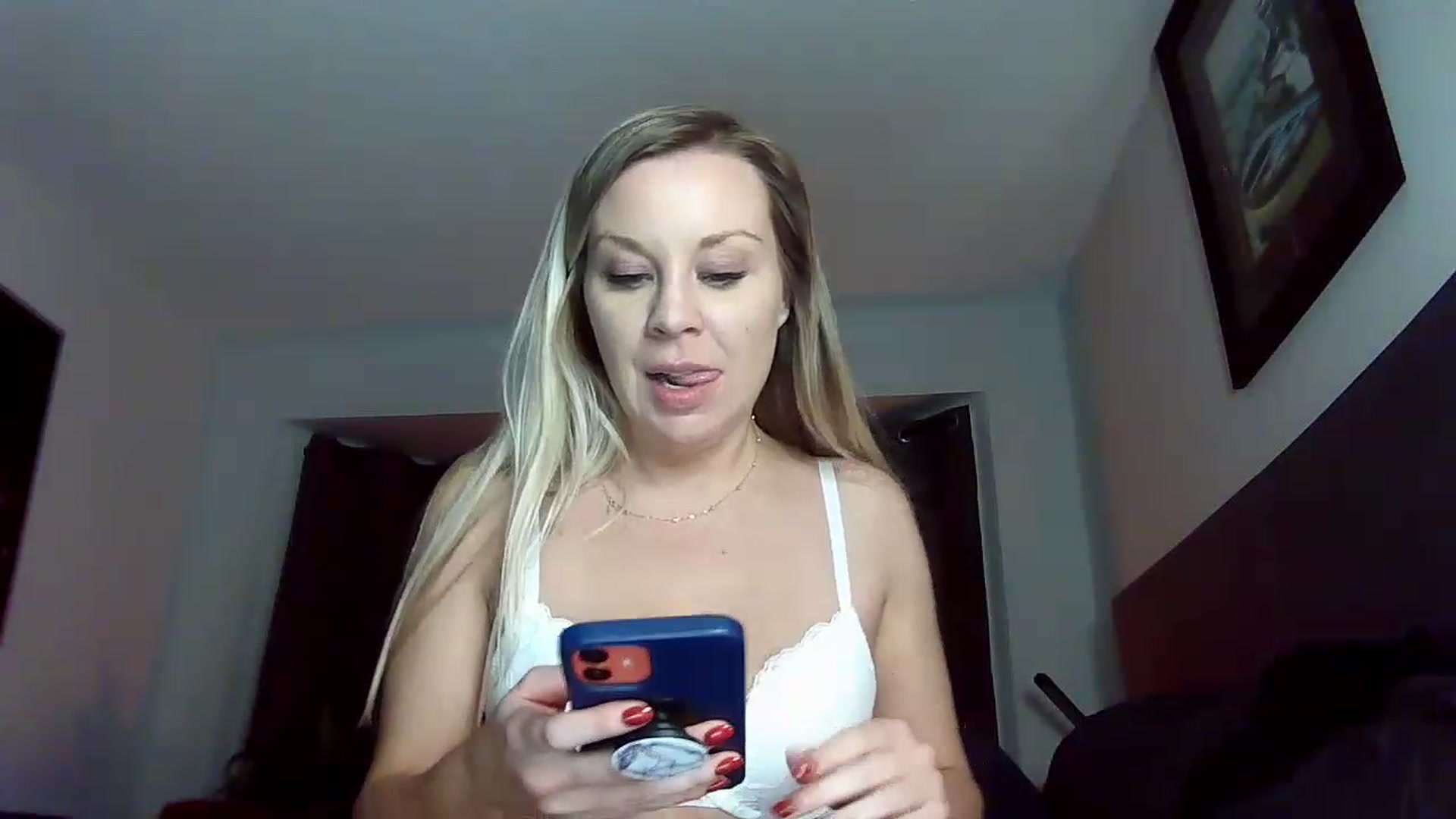 Gallery image thumbnail from Blondgrllexi's myfreecams stream on, 12/03/2022, 12:46 image 12 of 20