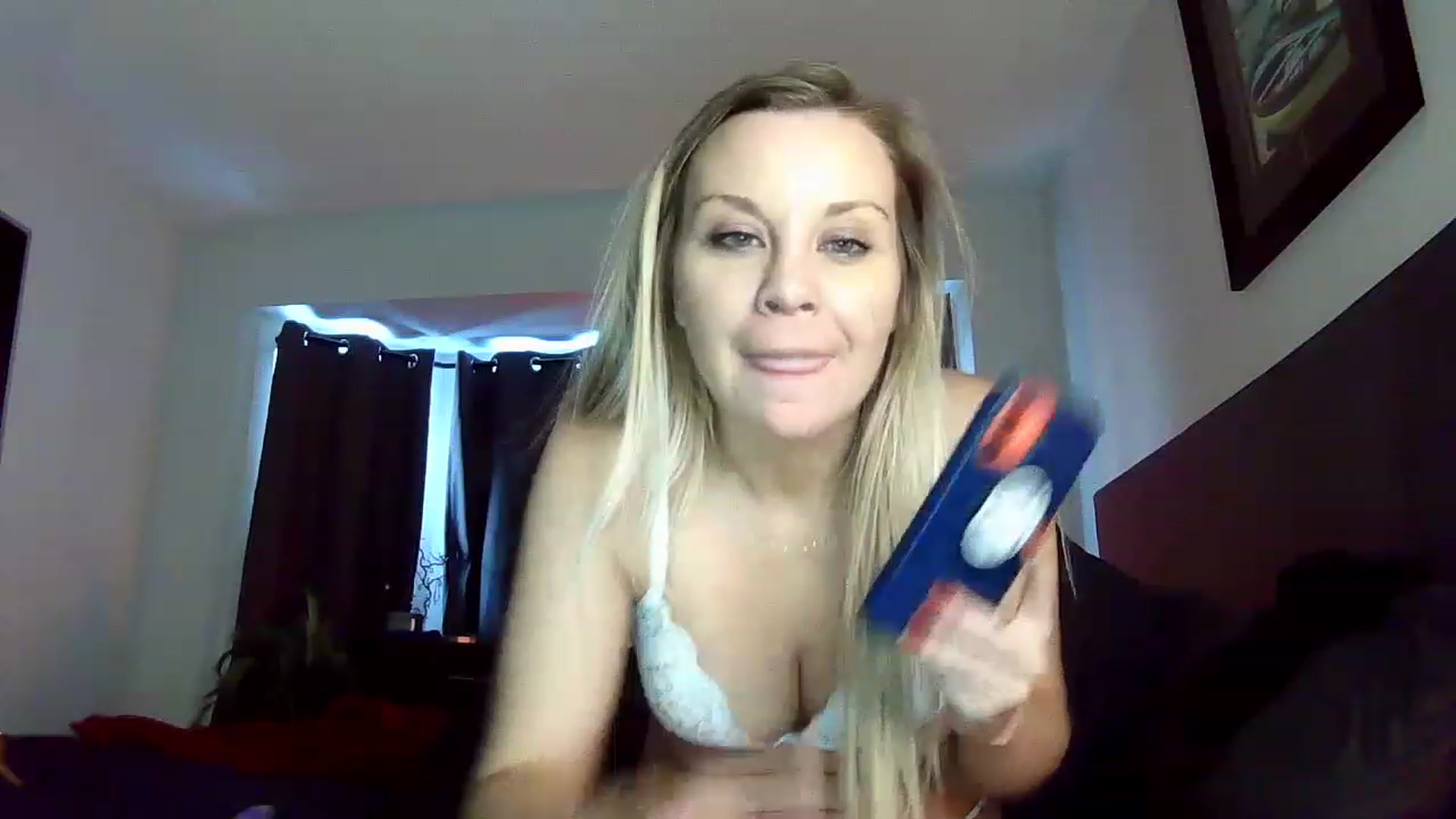 Gallery image thumbnail from Blondgrllexi's myfreecams stream on, 12/03/2022, 16:04 image 10 of 20