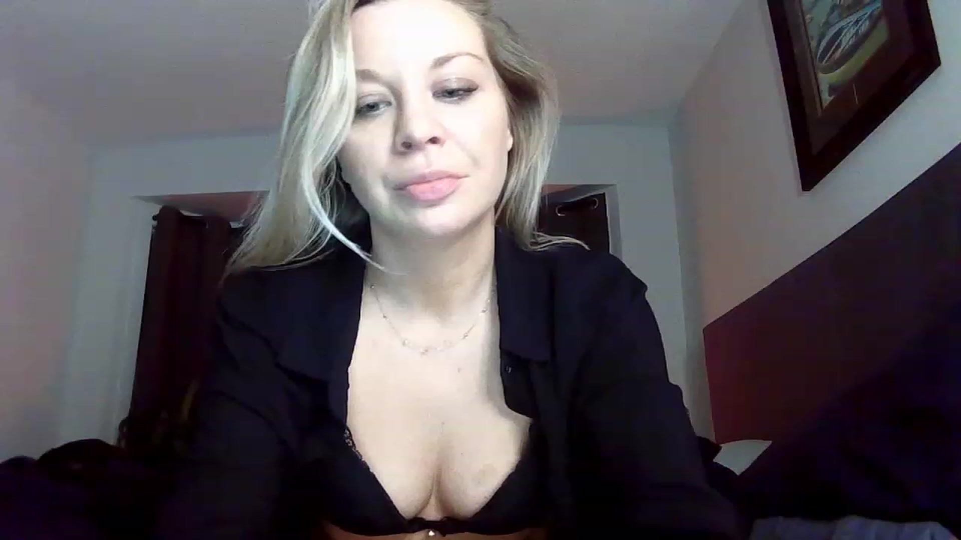Gallery image thumbnail from Blondgrllexi's myfreecams stream on, 12/24/2022, 10:07 image 2 of 20