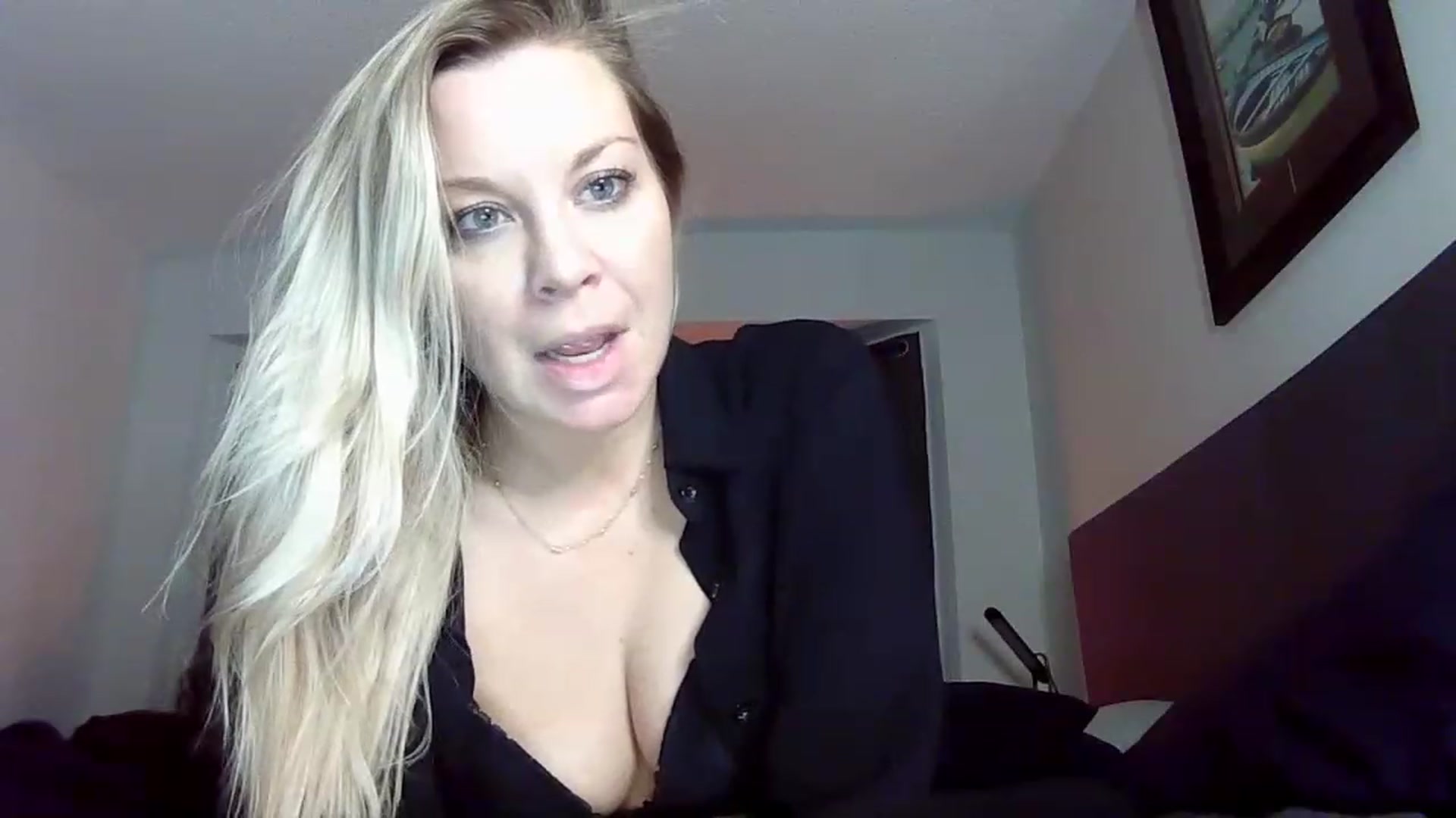 Gallery image thumbnail from Blondgrllexi's myfreecams stream on, 12/24/2022, 10:07 image 10 of 20