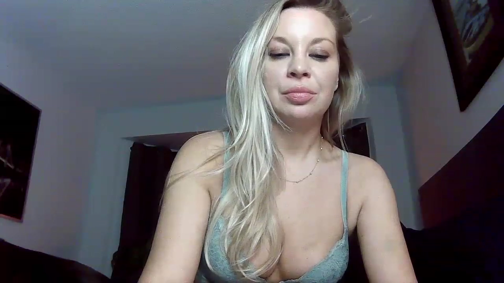 Gallery image thumbnail from Blondgrllexi's myfreecams stream on, 12/28/2022, 09:00 image 11 of 20