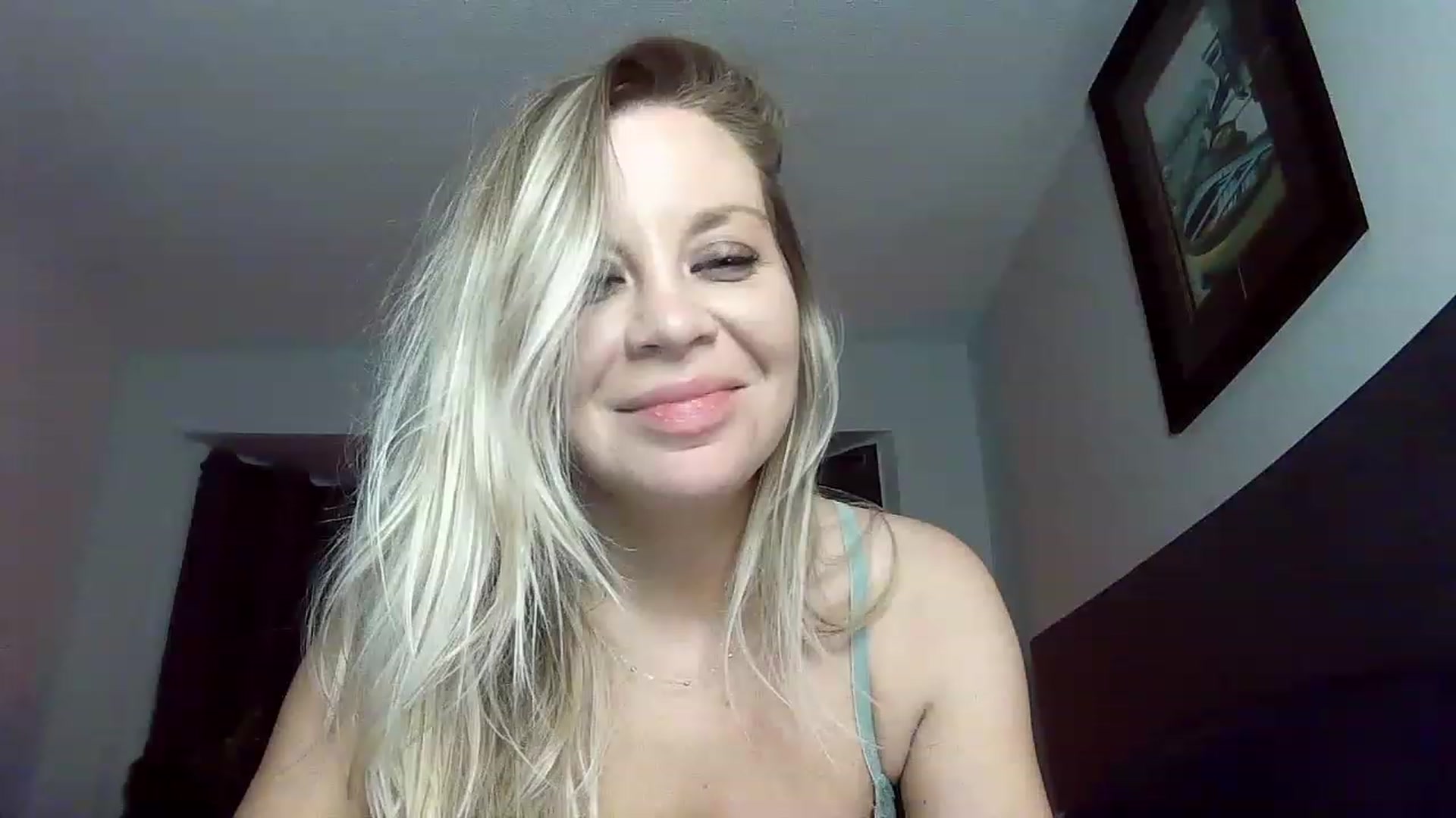Gallery image thumbnail from Blondgrllexi's myfreecams stream on, 12/28/2022, 13:24 image 17 of 20