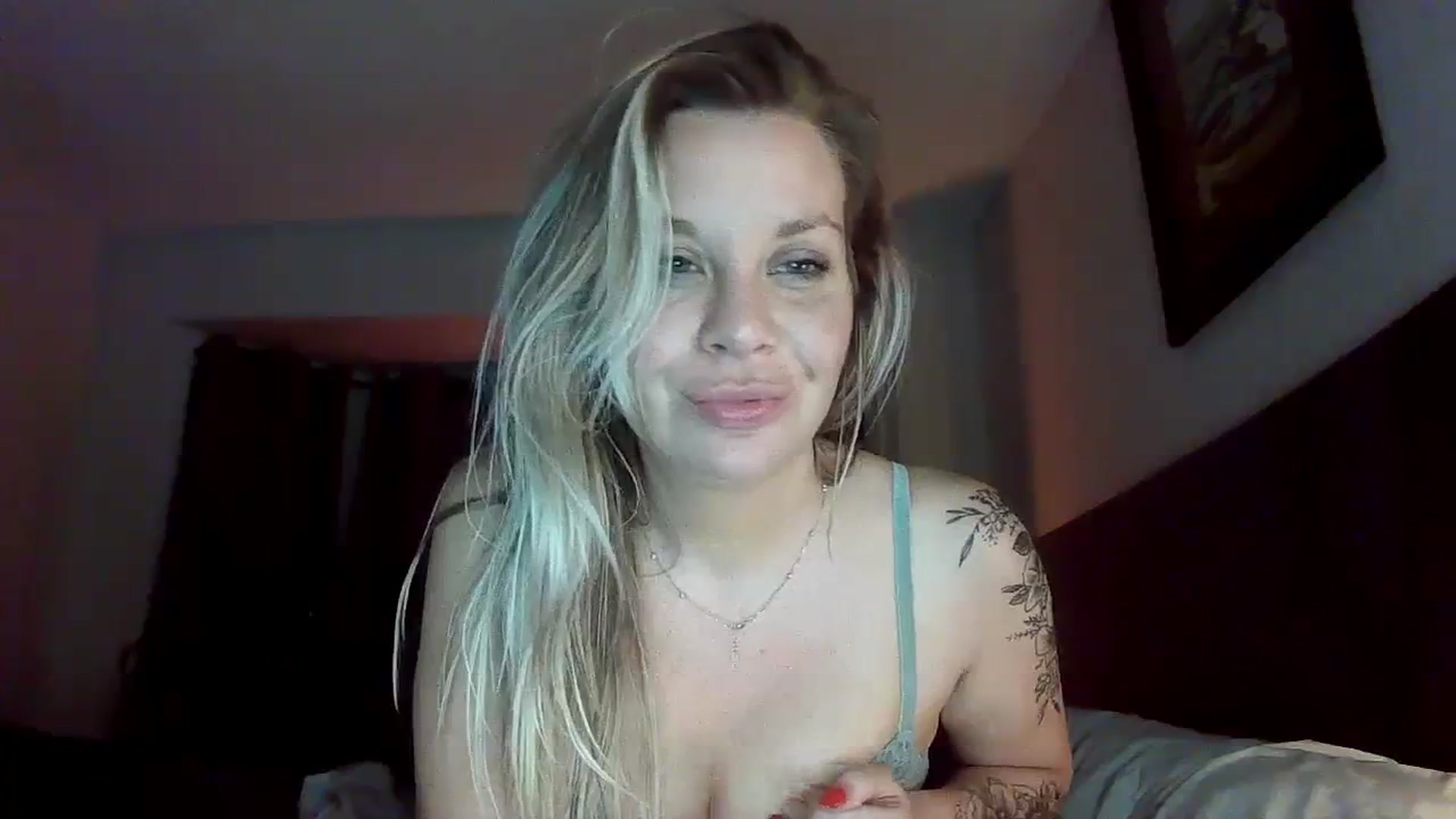 Gallery image thumbnail from Blondgrllexi's myfreecams stream on, 08/27/2023, 12:18 image 18 of 20